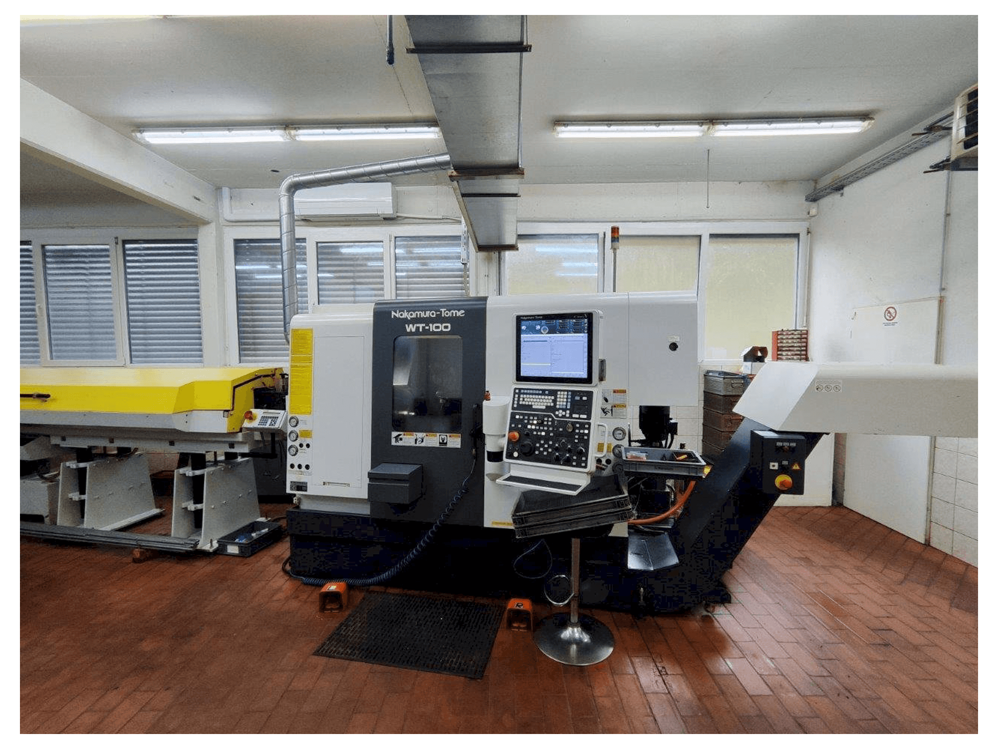 Вид станка NAKAMURA-TOME WT-100 MMY спереди
