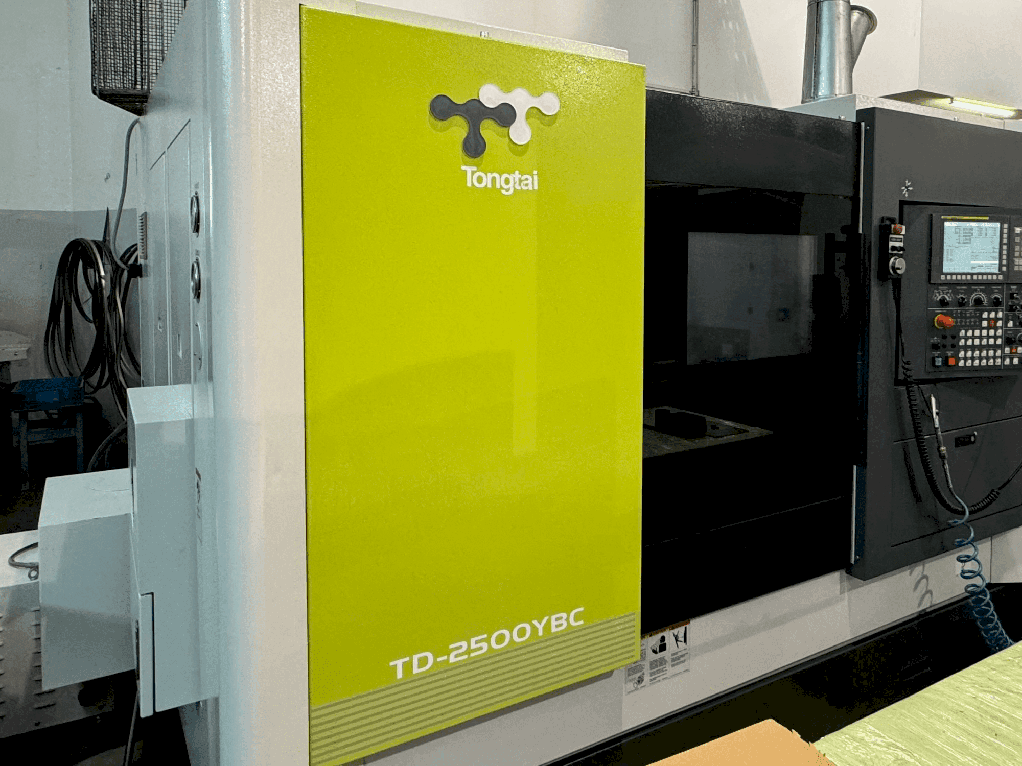 Вид станка Tongtai TD-2500YBC спереди