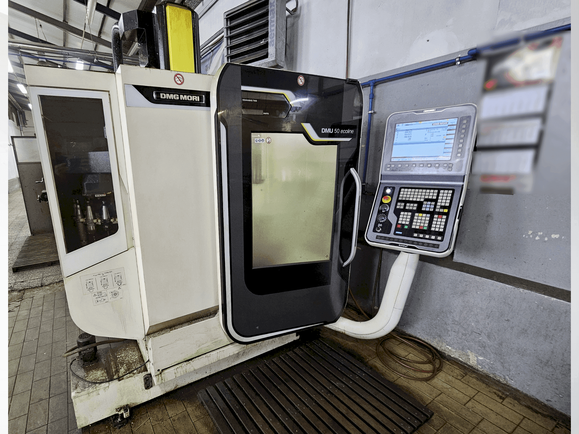 Вид станка DMG MORI DMU 50 ecoline спереди
