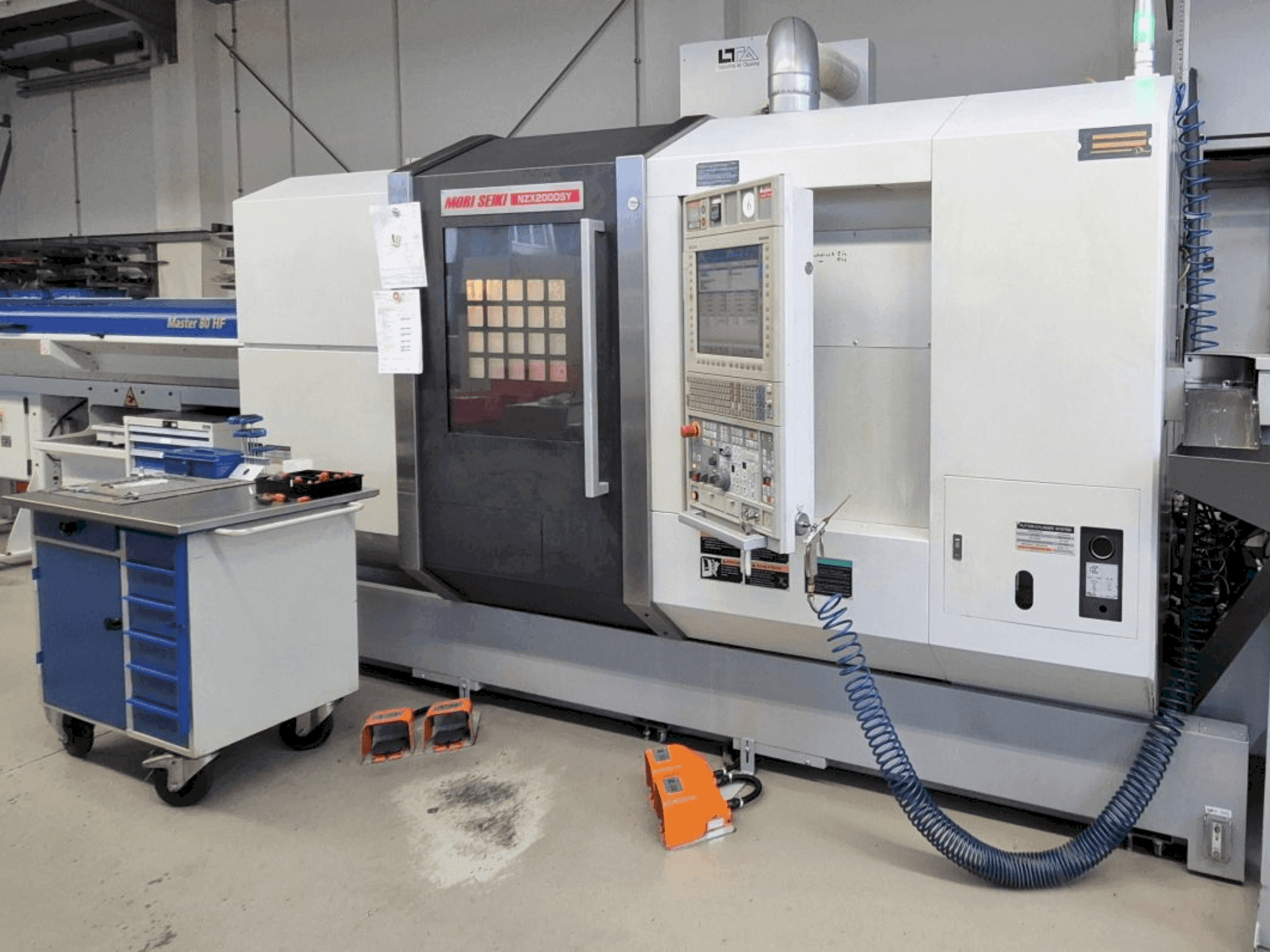 Вид станка MORI SEIKI NZX2000/800SY спереди
