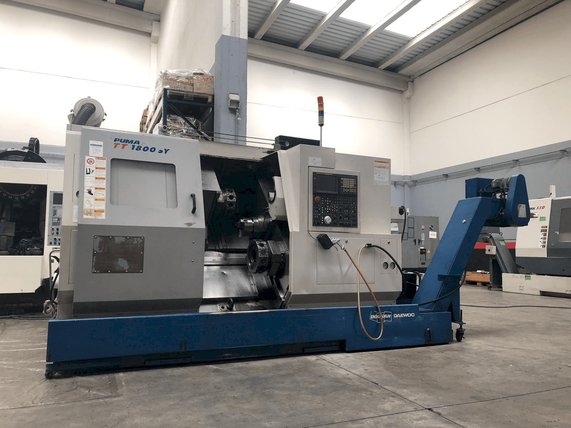 Вид станка Doosan Puma TT1800SY спереди