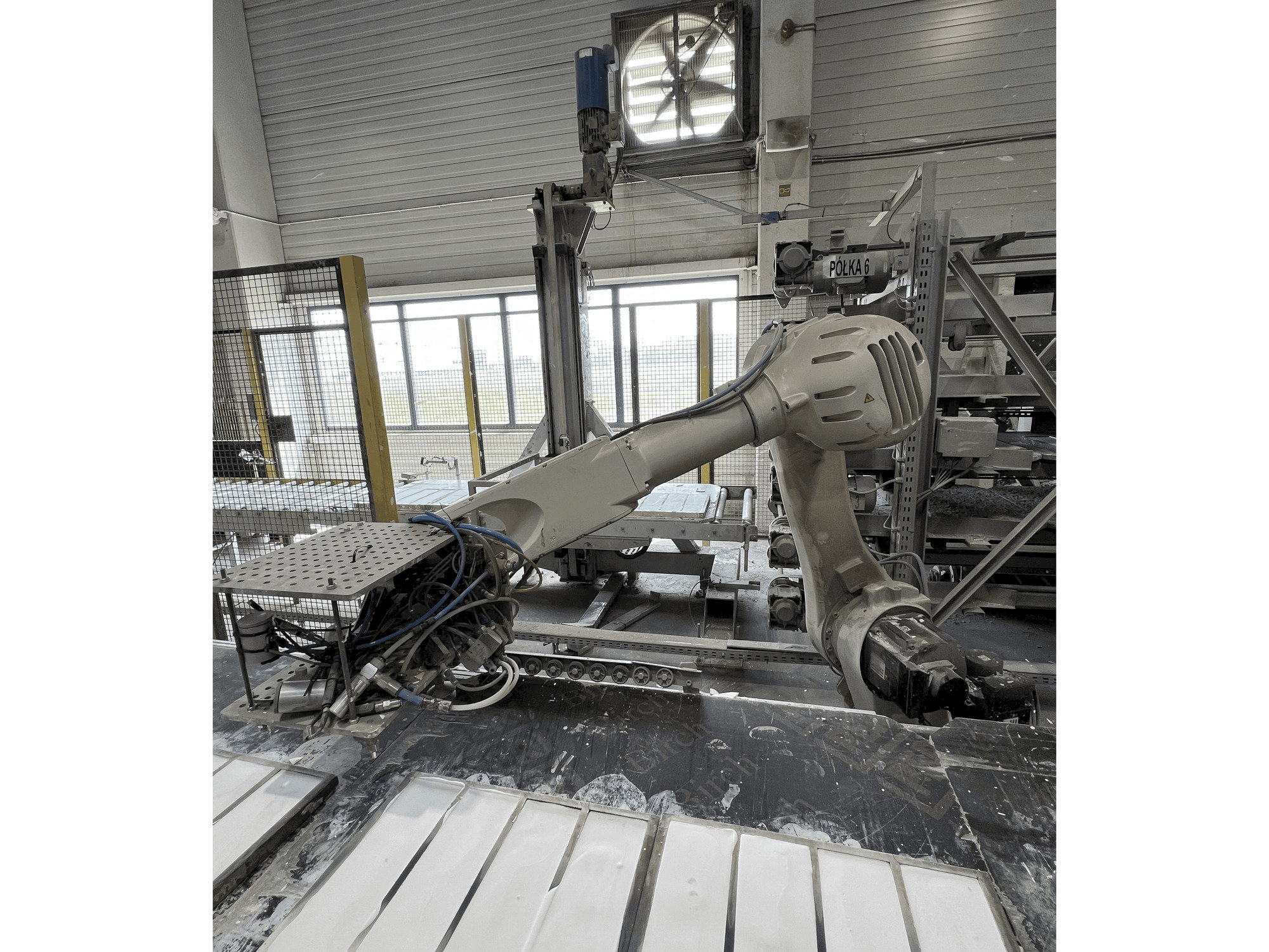 Вид станка Kawasaki 3RS050N-BC02 спереди