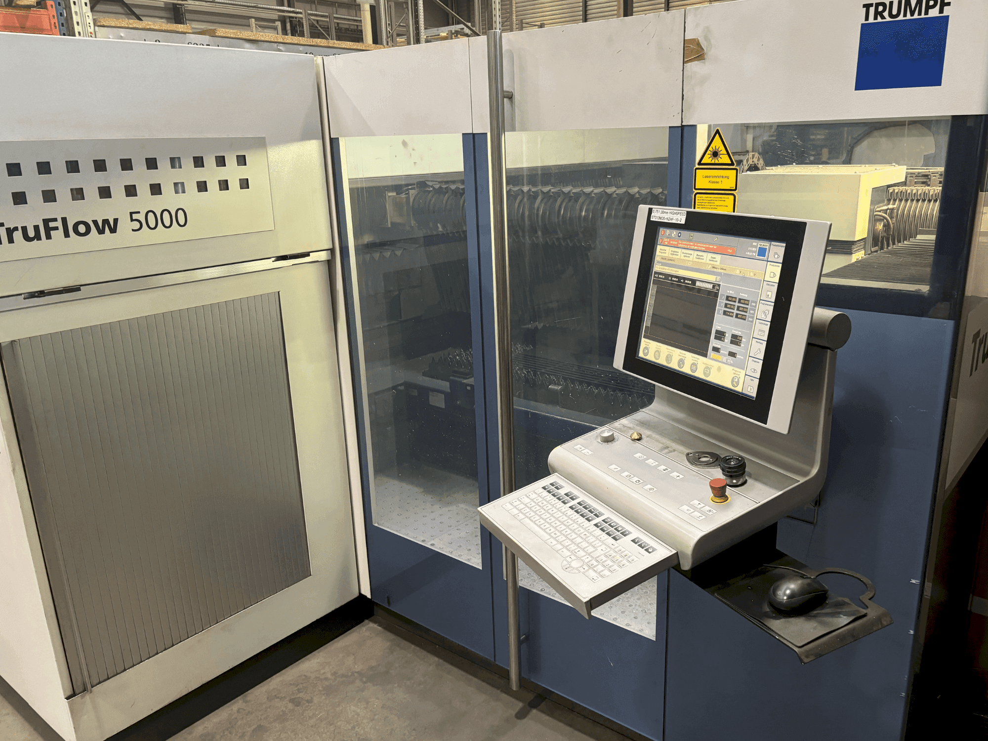 Вид станка TRUMPF TruLaser 3030 спереди