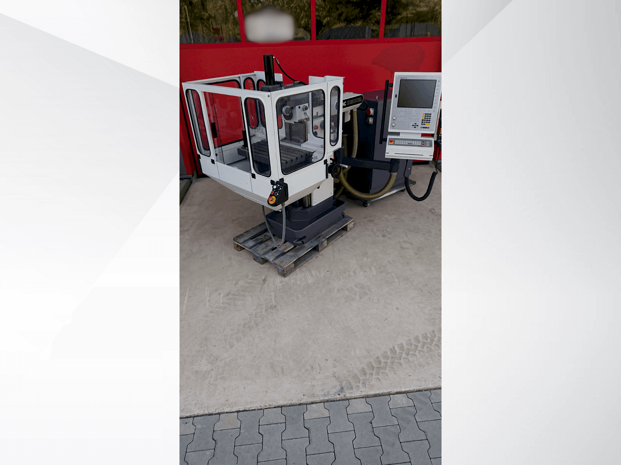 Вид станка DECKEL FP2NC спереди