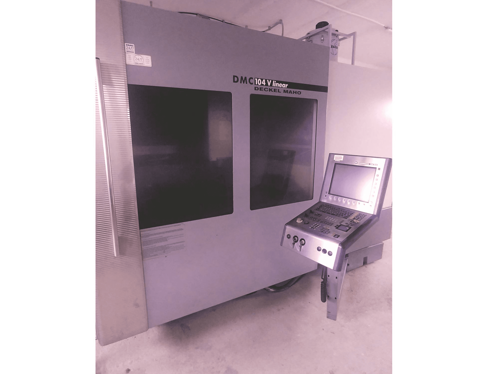 Вид станка DECKEL MAHO Dmc 104 V Linear спереди