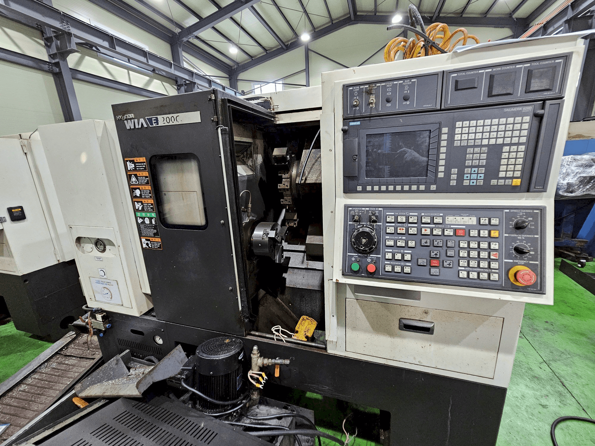 Вид станка Hyundai Wia E200C спереди