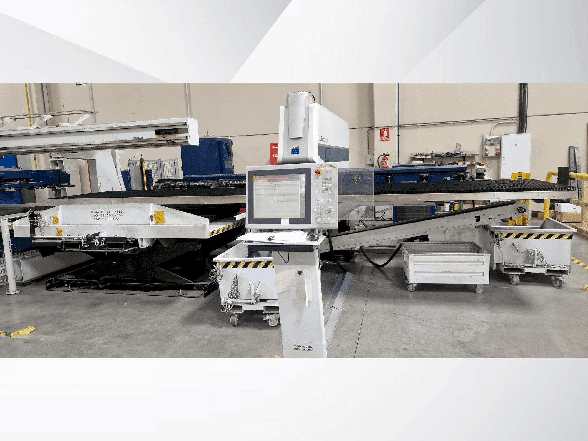 Вид станка TRUMPF Trupunch 3000 спереди