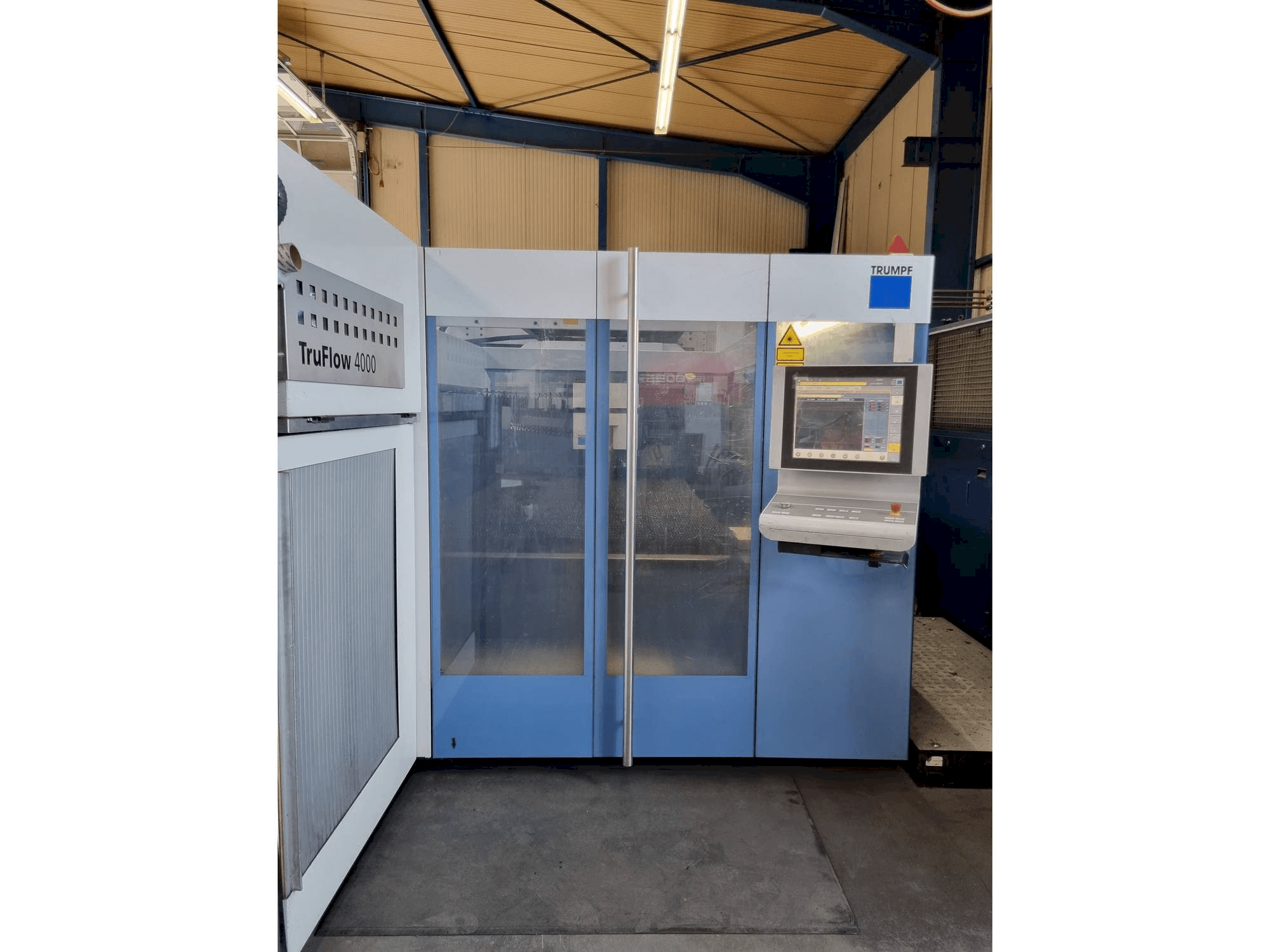 Вид станка Trumpf TruLaser 3030 спереди