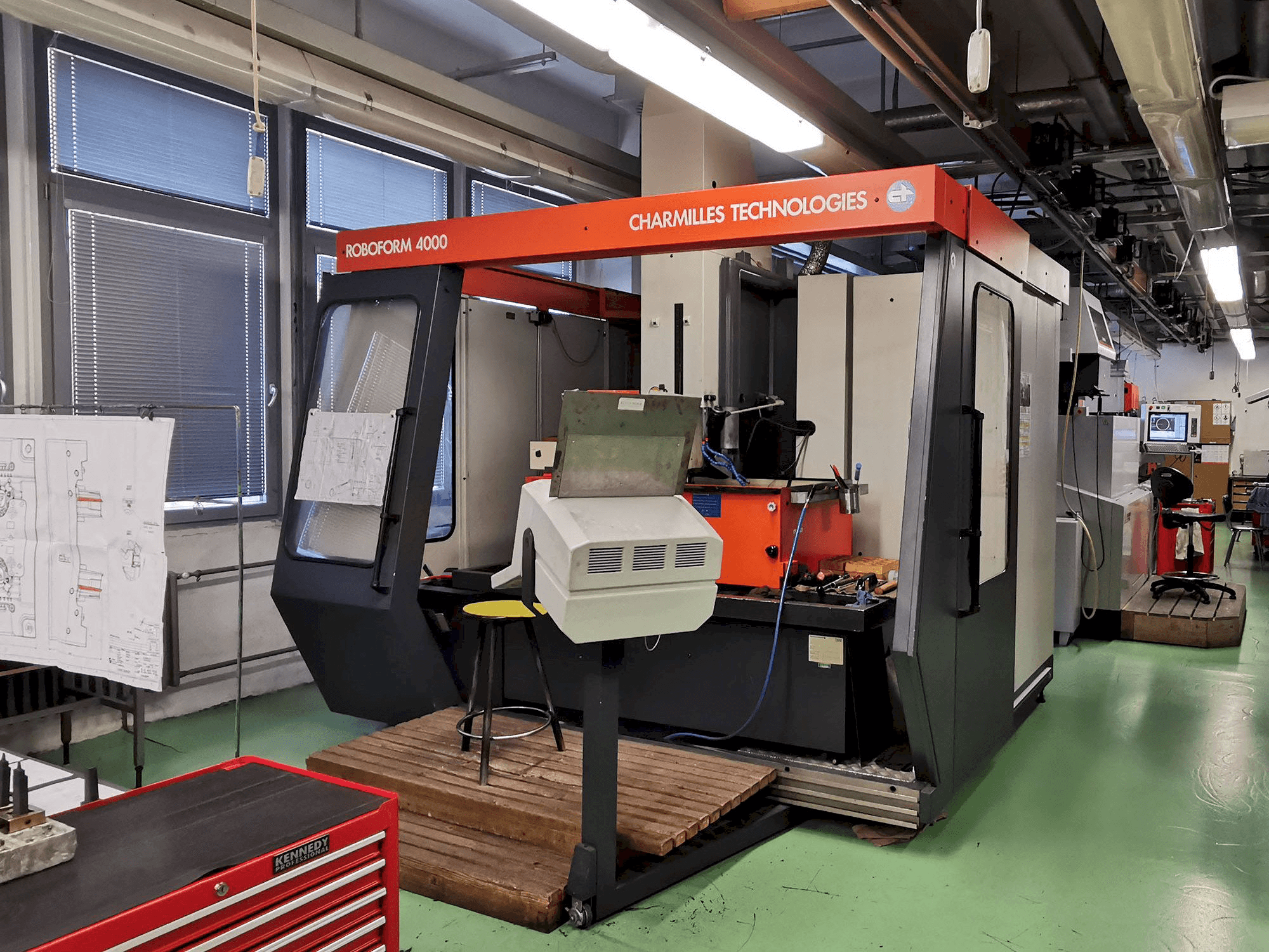 Front view of CHARMILLES Roboform 4000 machine