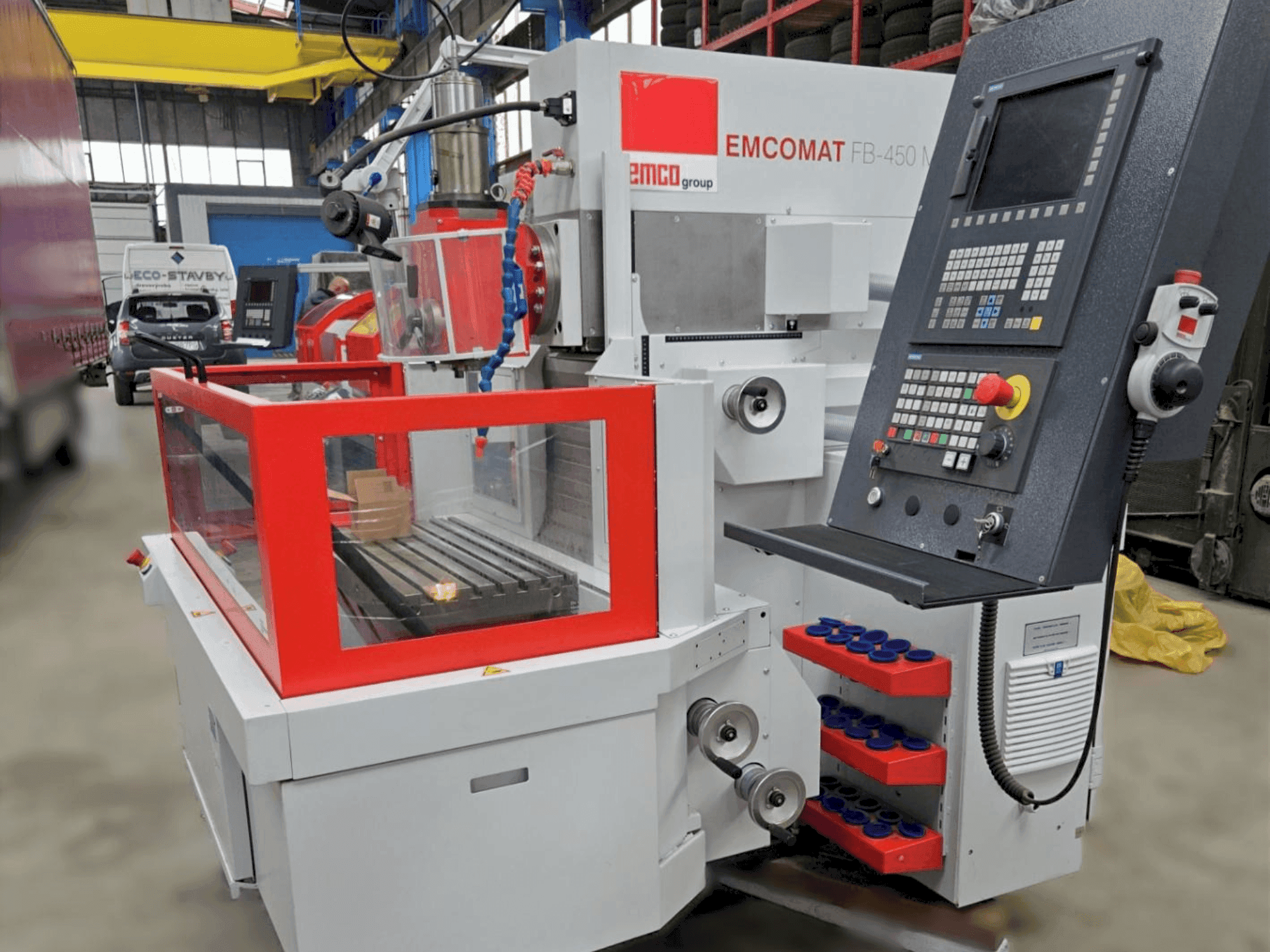 Вид станка EMCO Emcomat FB-450 MC спереди