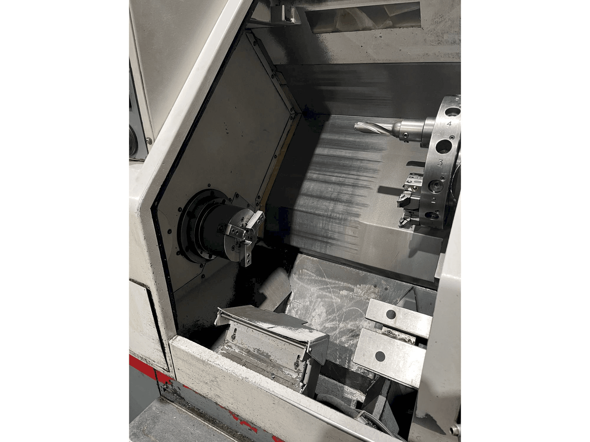 рабочее помещени Cincinnati Hawk TC150 станка