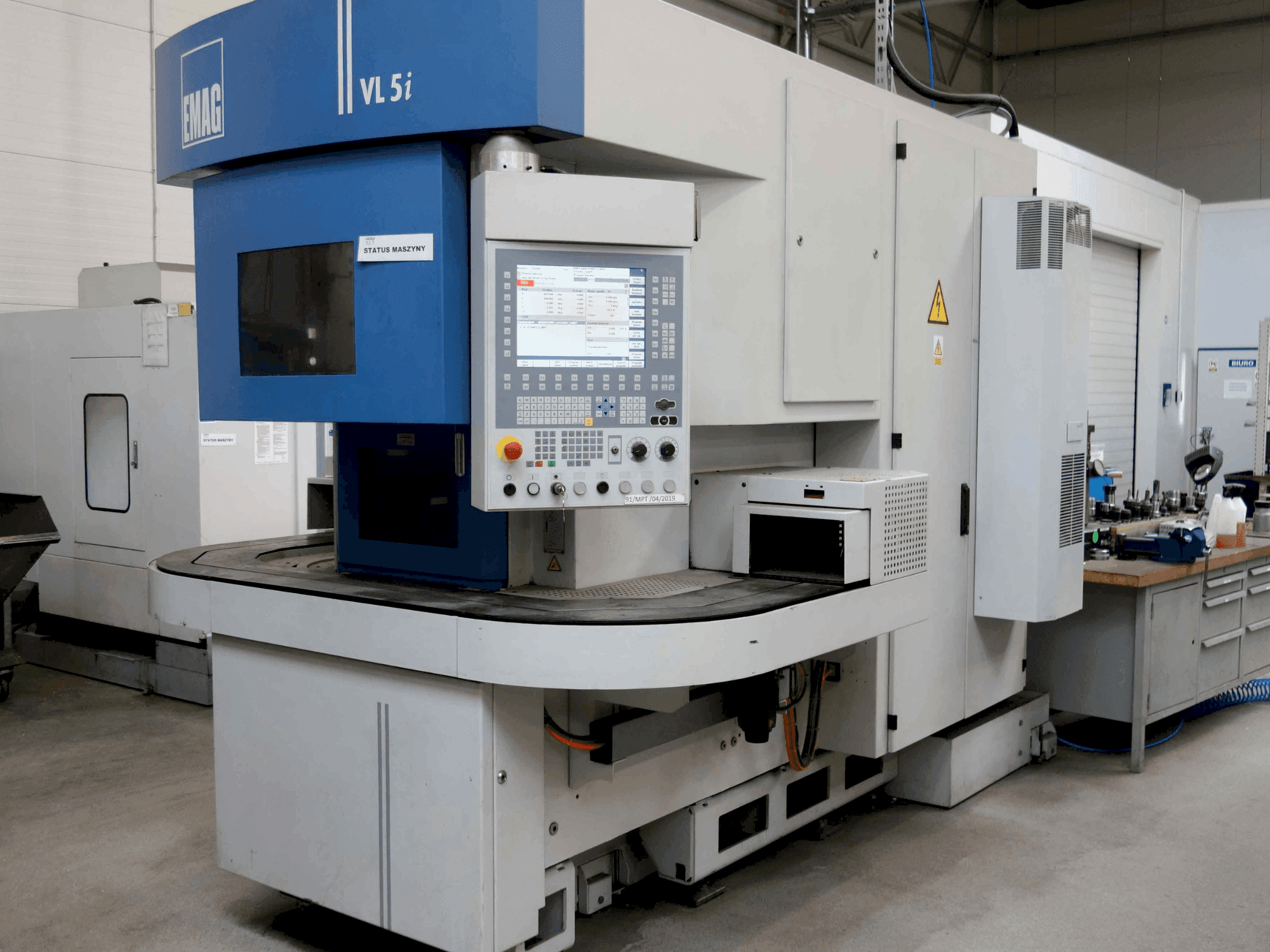 Вид станка с EMAG VSC 250 правой строны