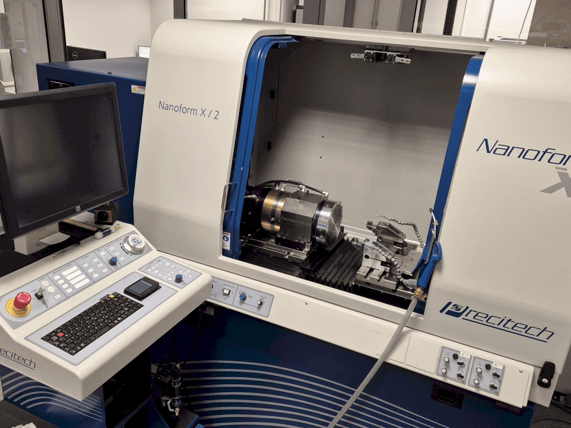 Вид станка PRECITECH Nanoform X спереди