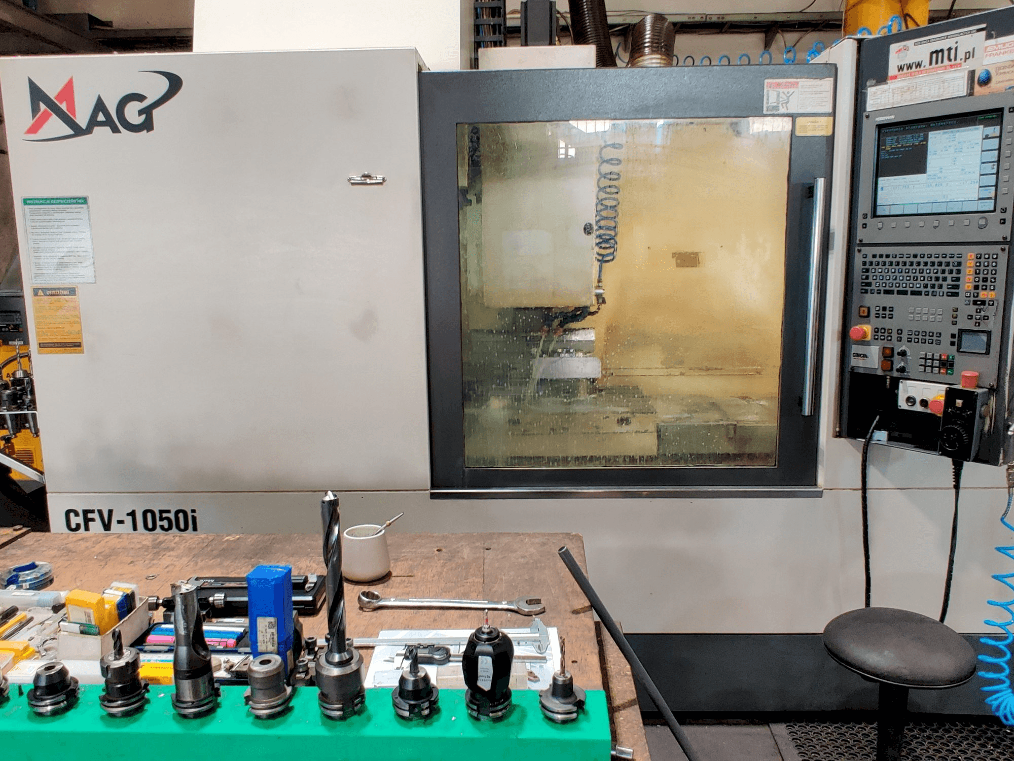 Вид станка MAG CFV 1050 спереди