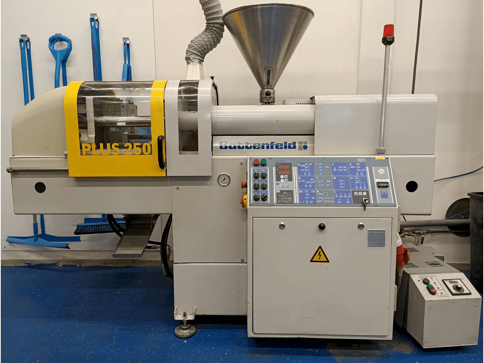 Вид станка Battenfeld PLUS 250/50 спереди