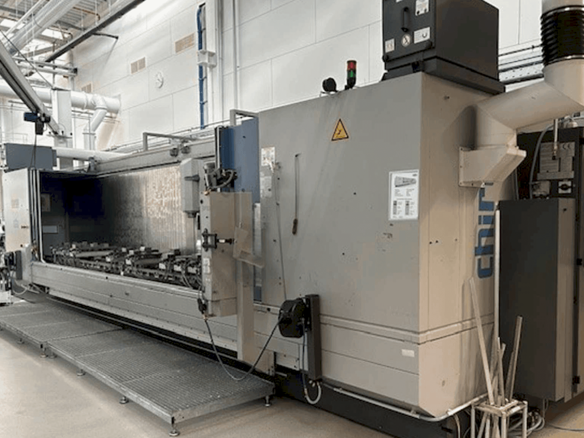 Вид станка CHIRON Mill 6000 SK спереди