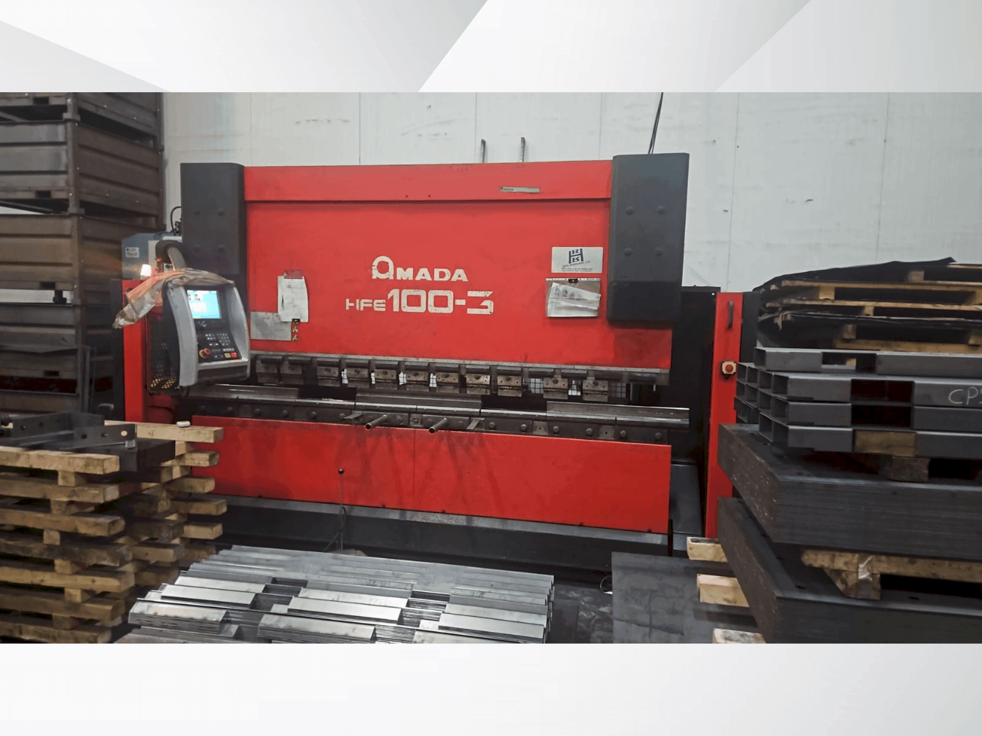 Вид станка AMADA HFE 100-3 спереди