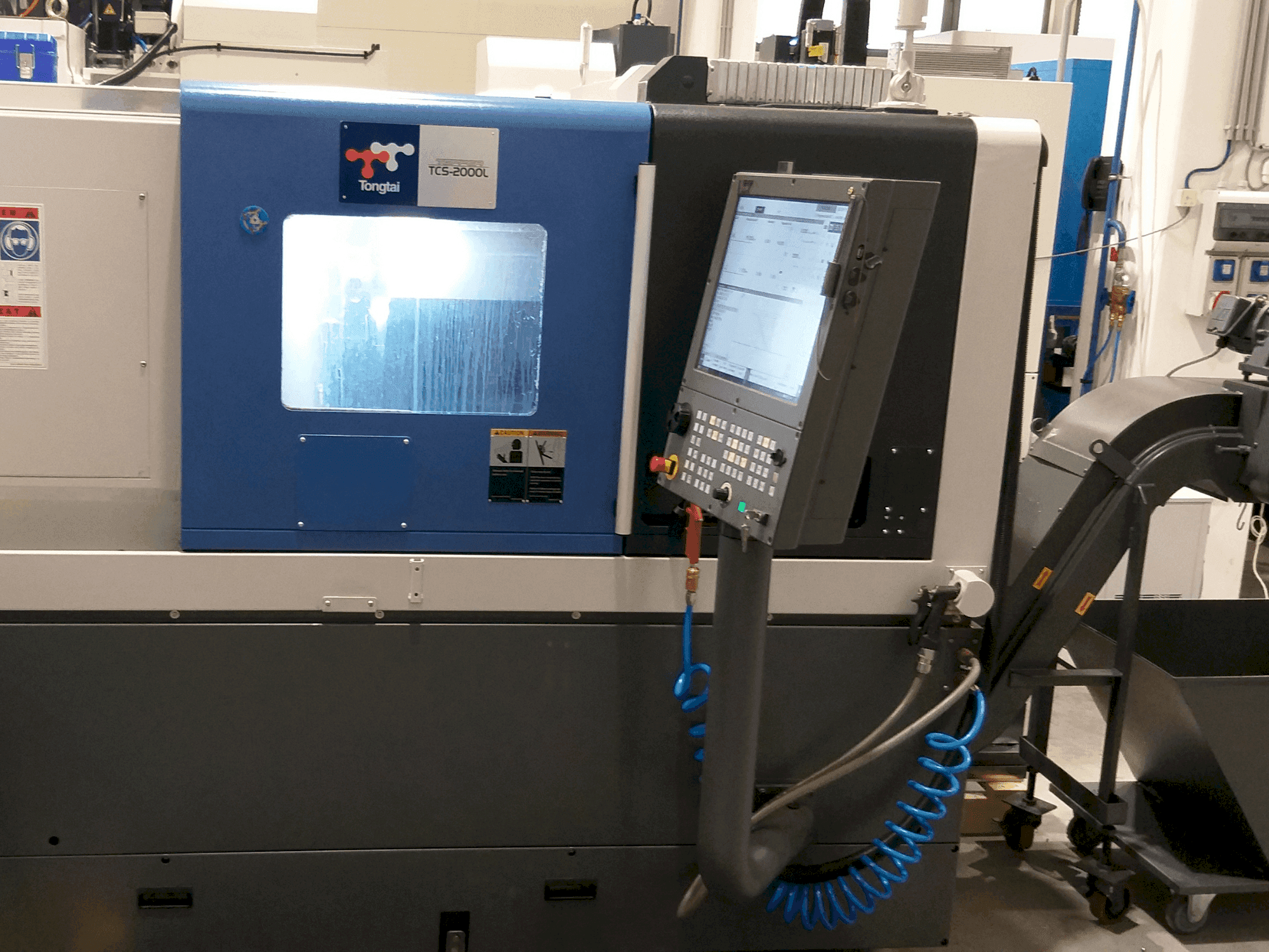 Вид станка Tongtai TCS2000L спереди