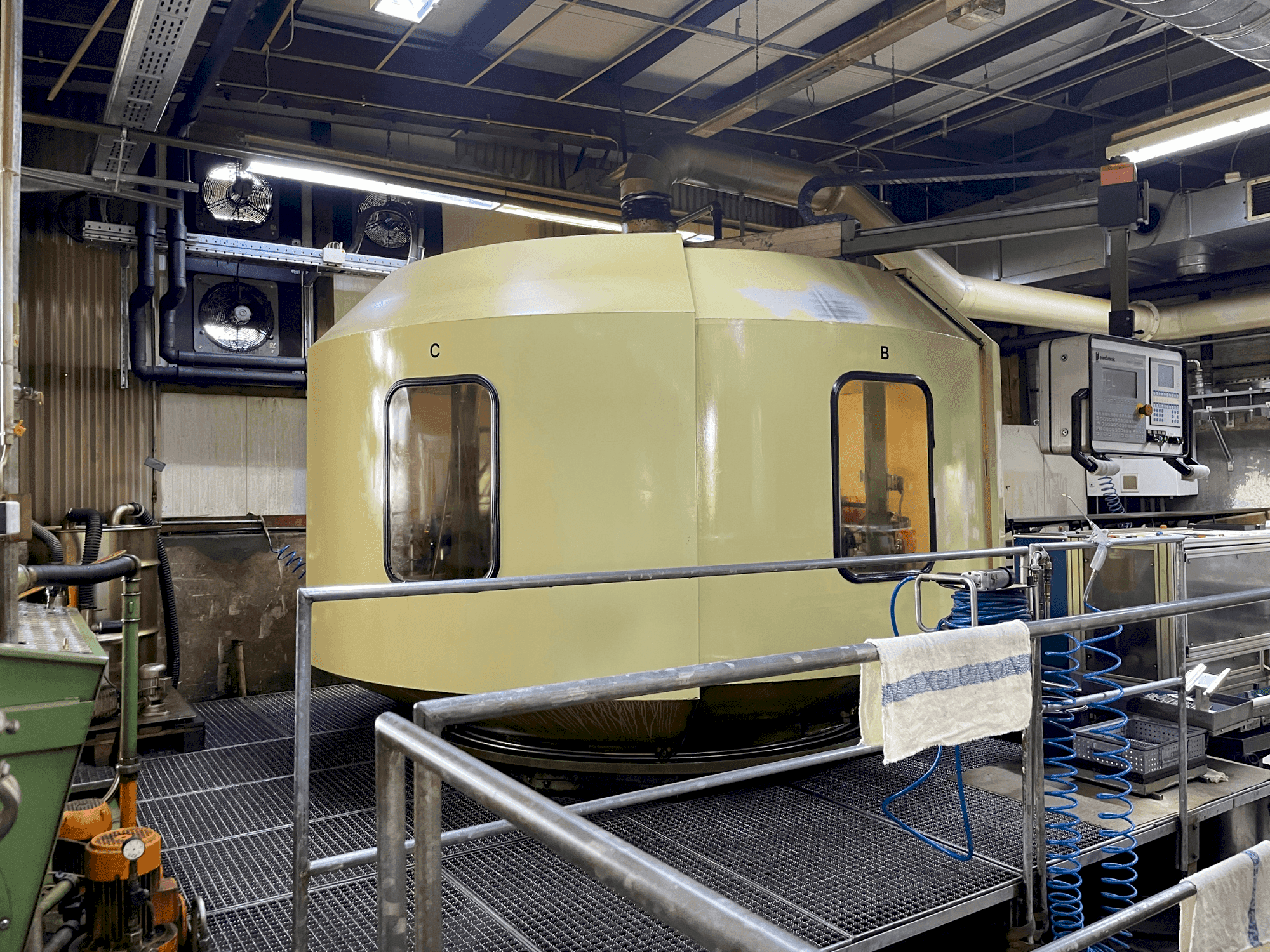 Вид станка HUG RISMAT 157 G-16 F48 спереди