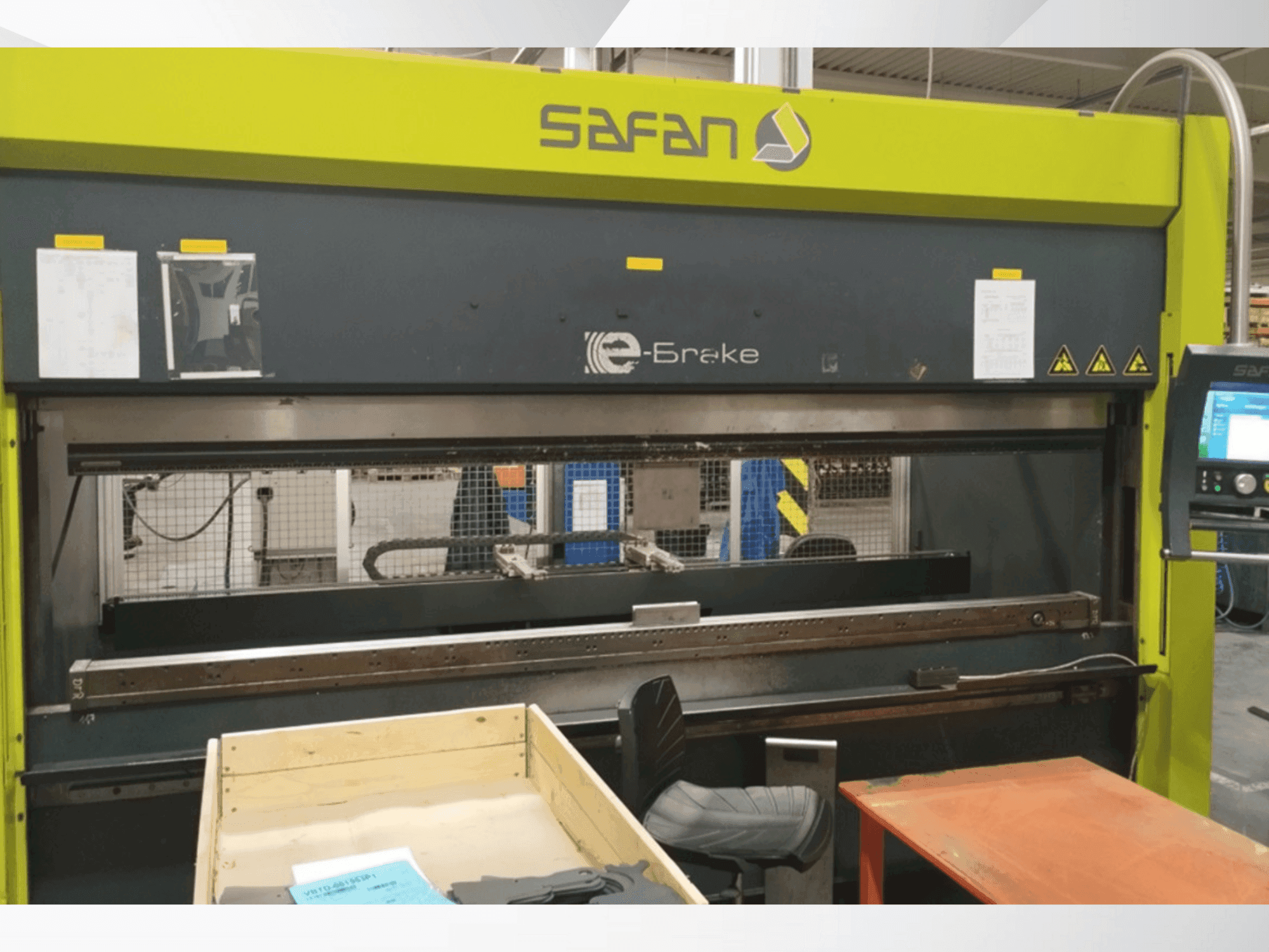 Вид станка Safan E-BRAKE 100-3100 TS 1 спереди