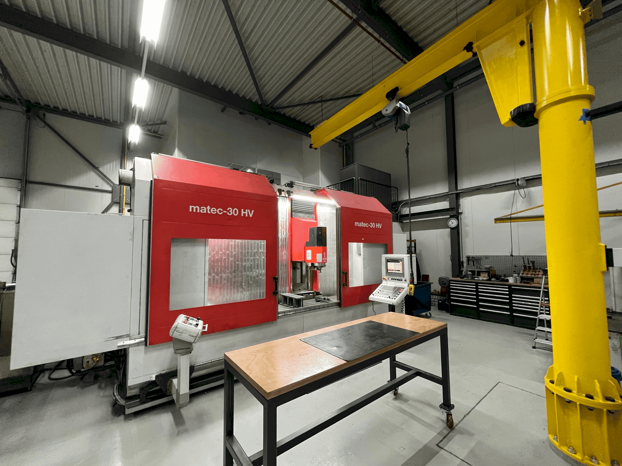 Вид станка Matec 30-HV спереди