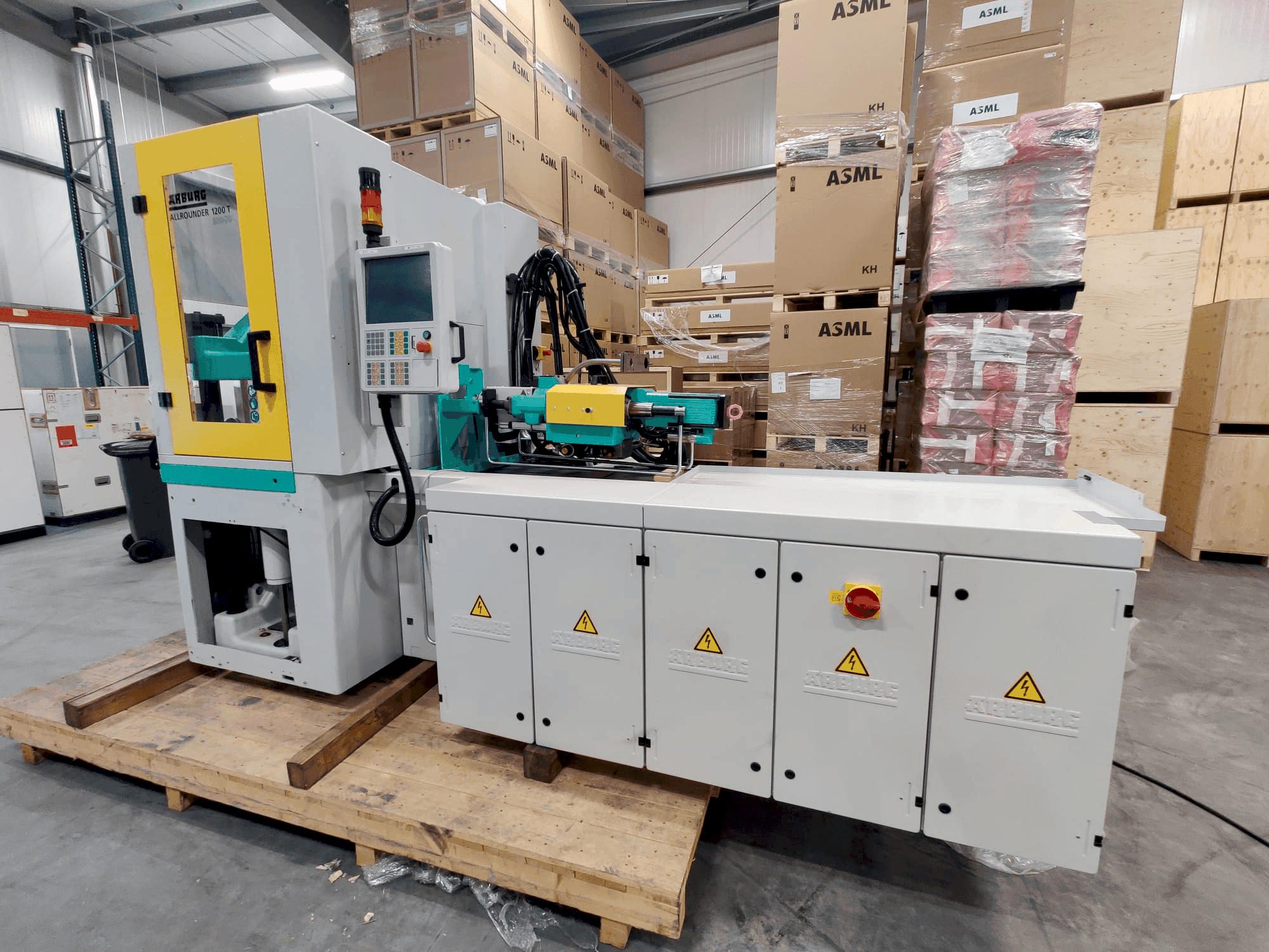 Вид станка Arburg ALLROUNDER 1200 T 800-70 спереди