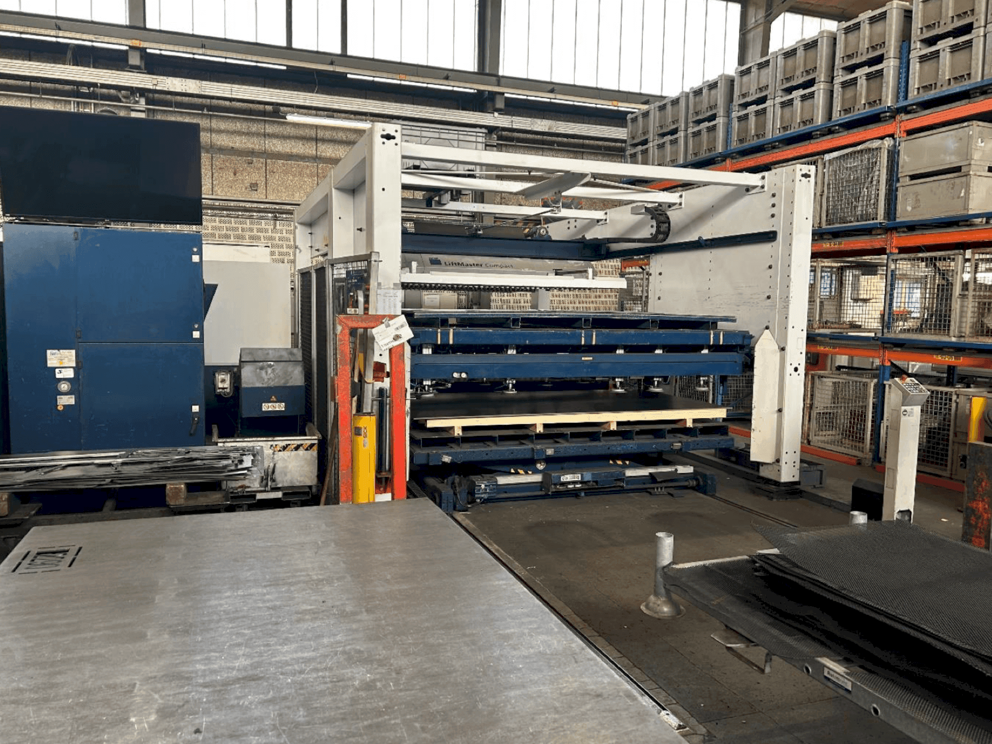 Вид станка TRUMPF TruLaser 3030 спереди