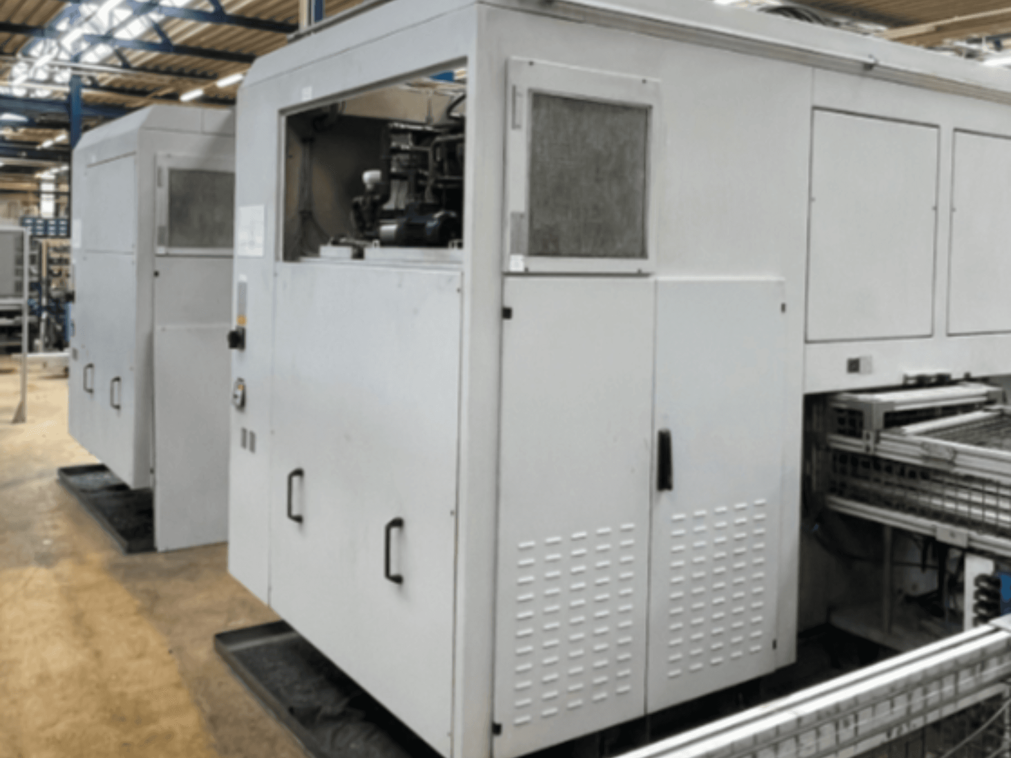 Вертикальный токарный станок EMAG VSC 200 TWIN OP 20, вид сбоку с изображением панели управления и рабочих характеристик.