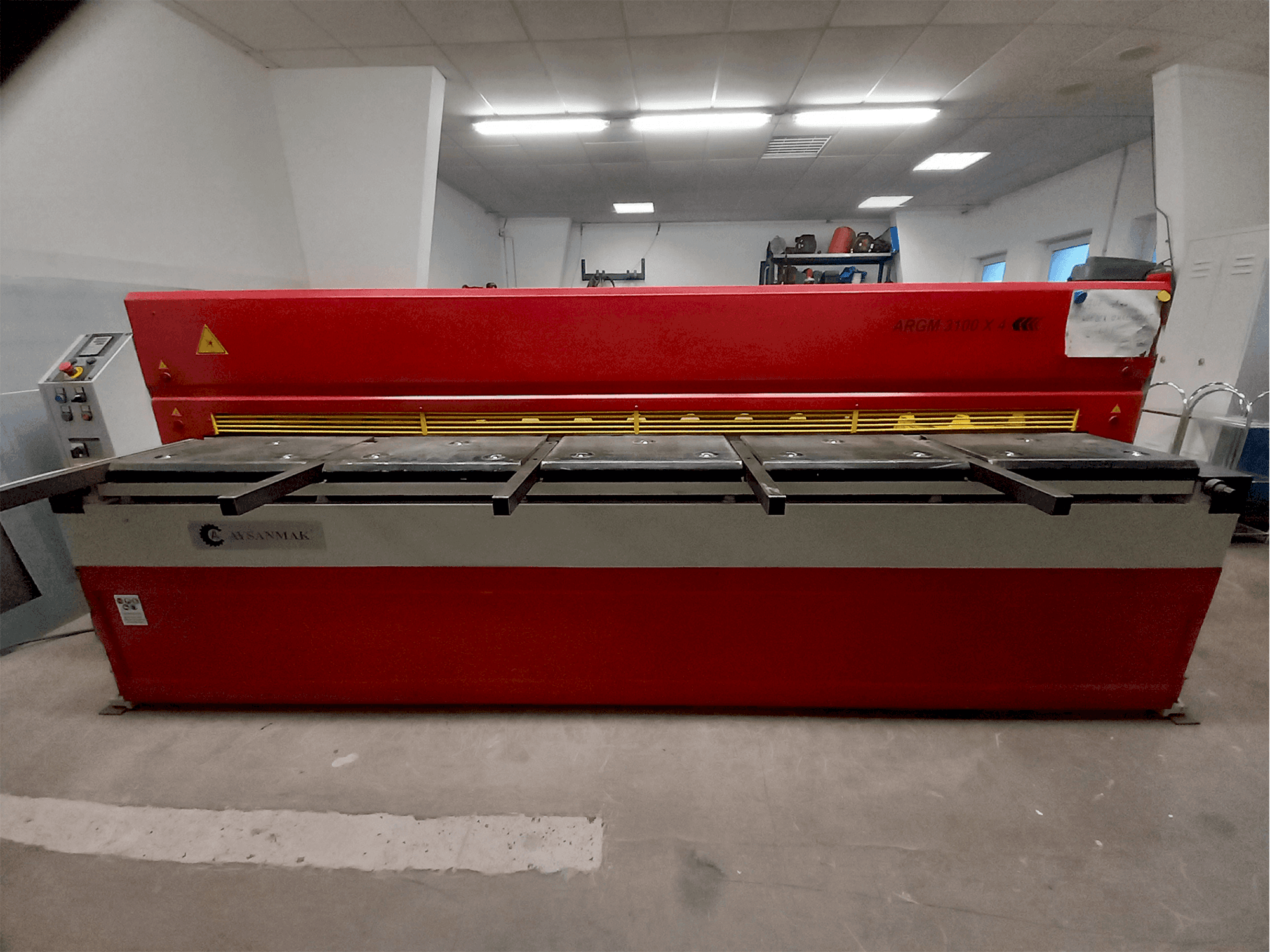 Вид станка AYSANMAK ARGM 3100 x 4 спереди