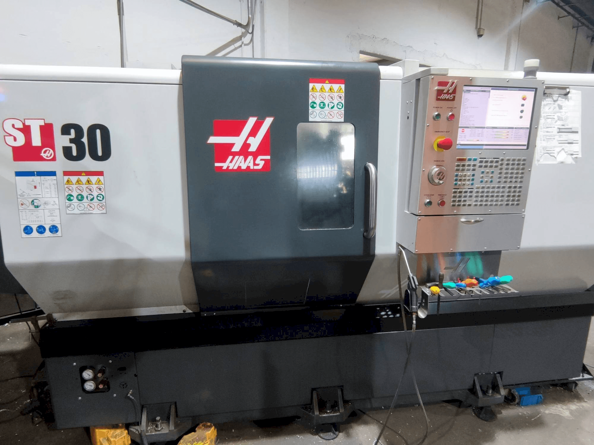 Вид станка HAAS ST-30 спереди