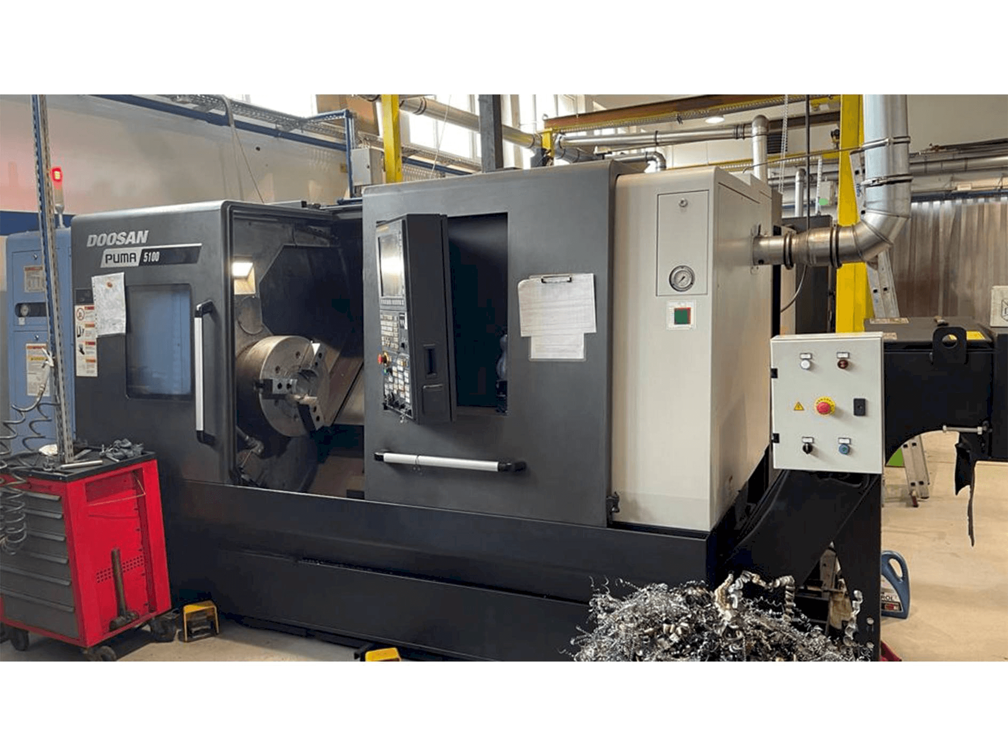 Вид станка Doosan Puma 5100B спереди
