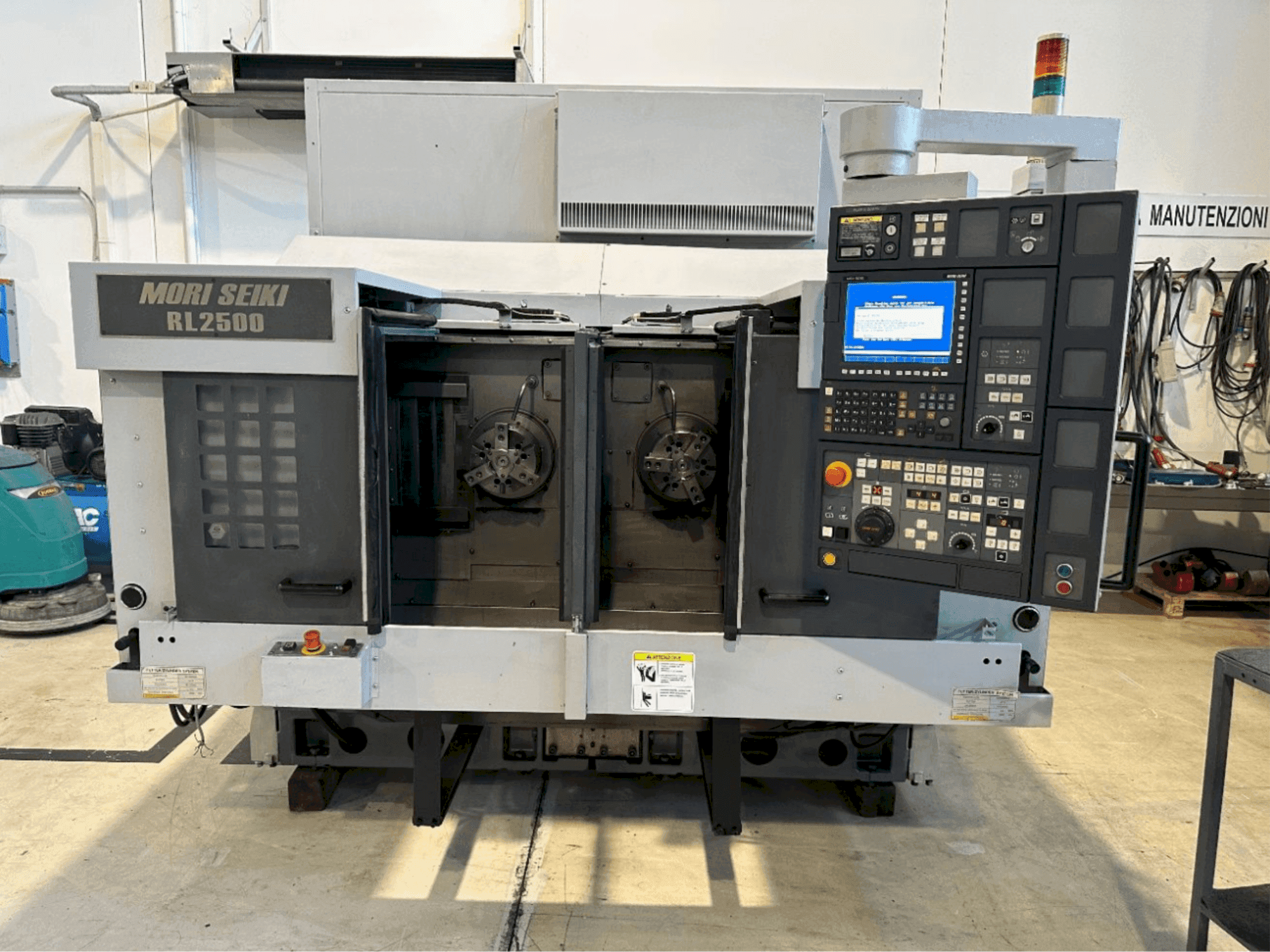 Вид станка MORI SEIKI спереди