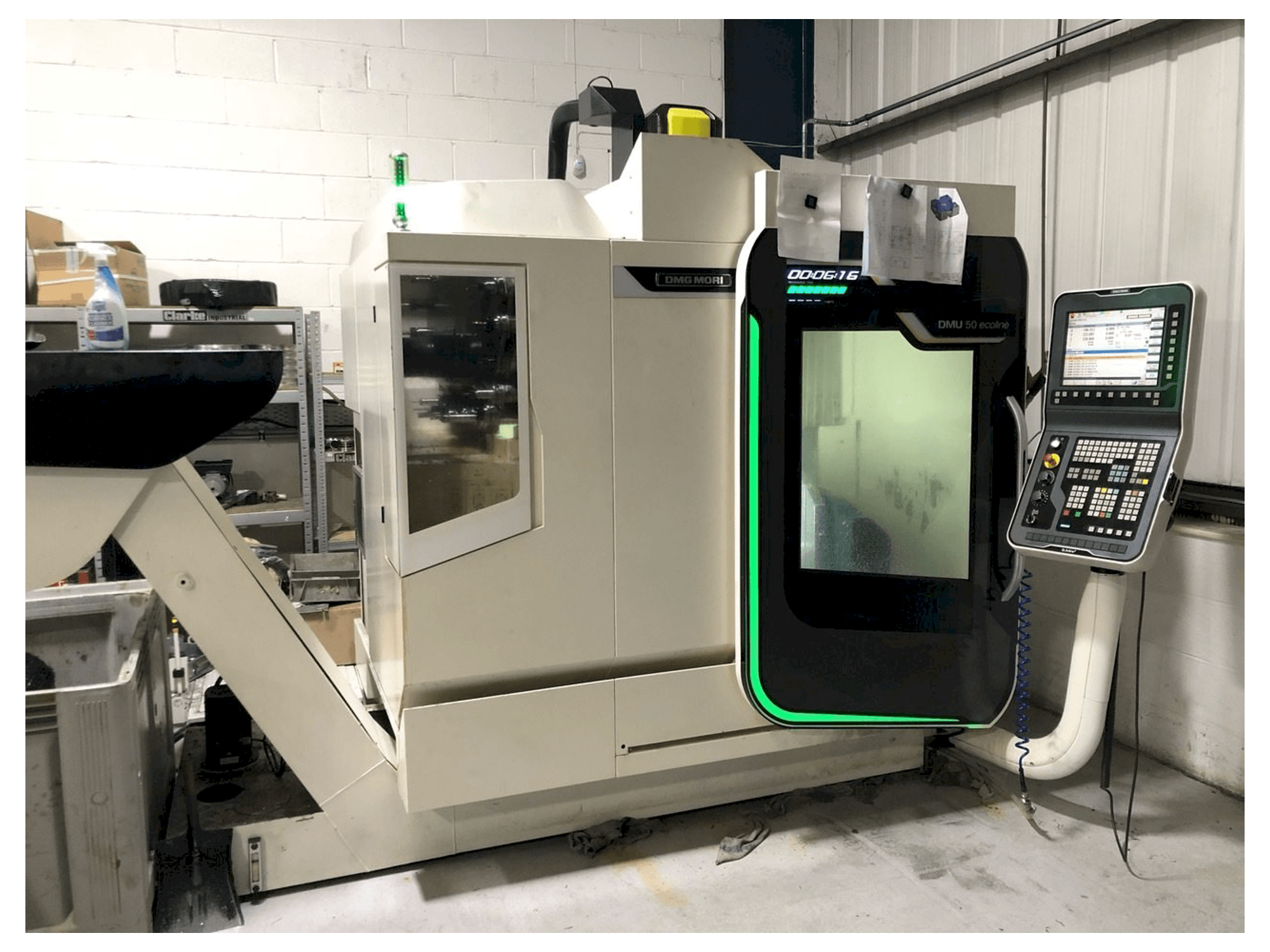 Вид станка DMG MORI DMU 50 ecoline спереди