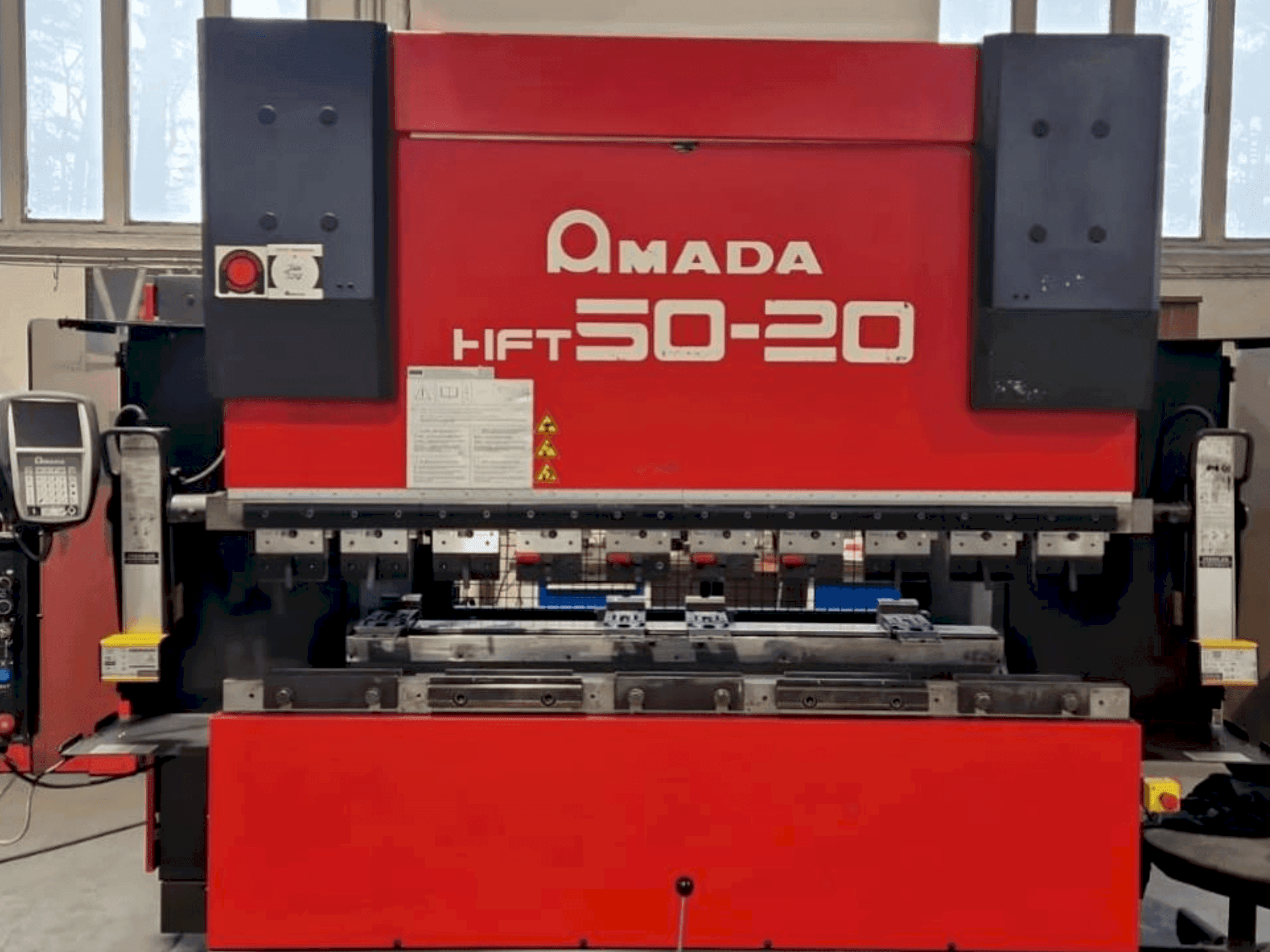 Вид станка AMADA HFT 50-20 спереди