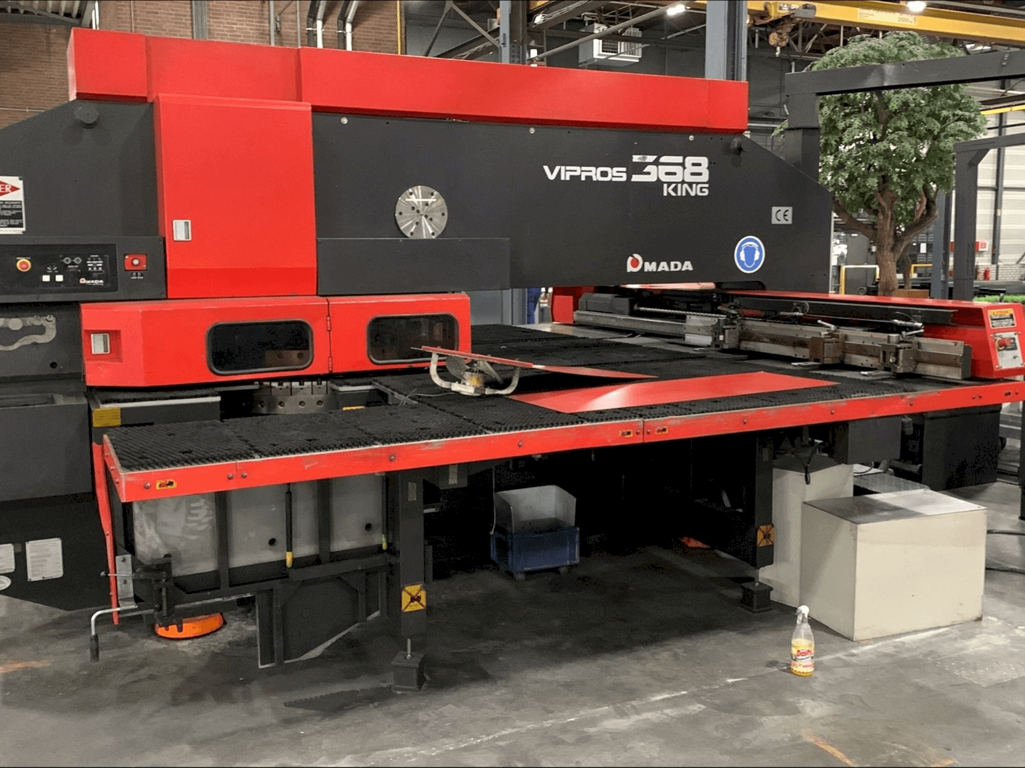 Вид станка AMADA Vipros 368 King спереди