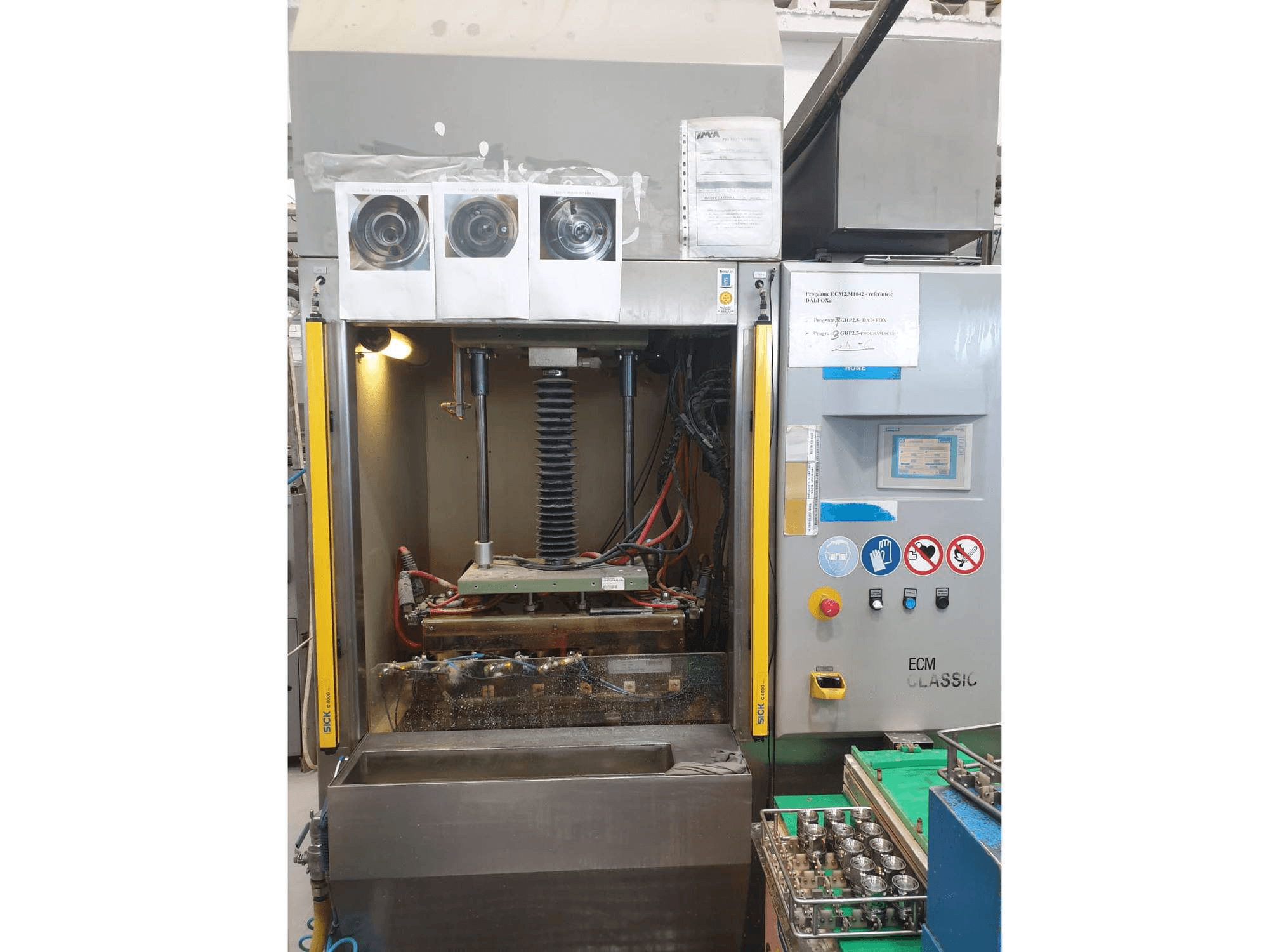 Вид станка Extrude Hone Classic 1A-450-43-P-M спереди