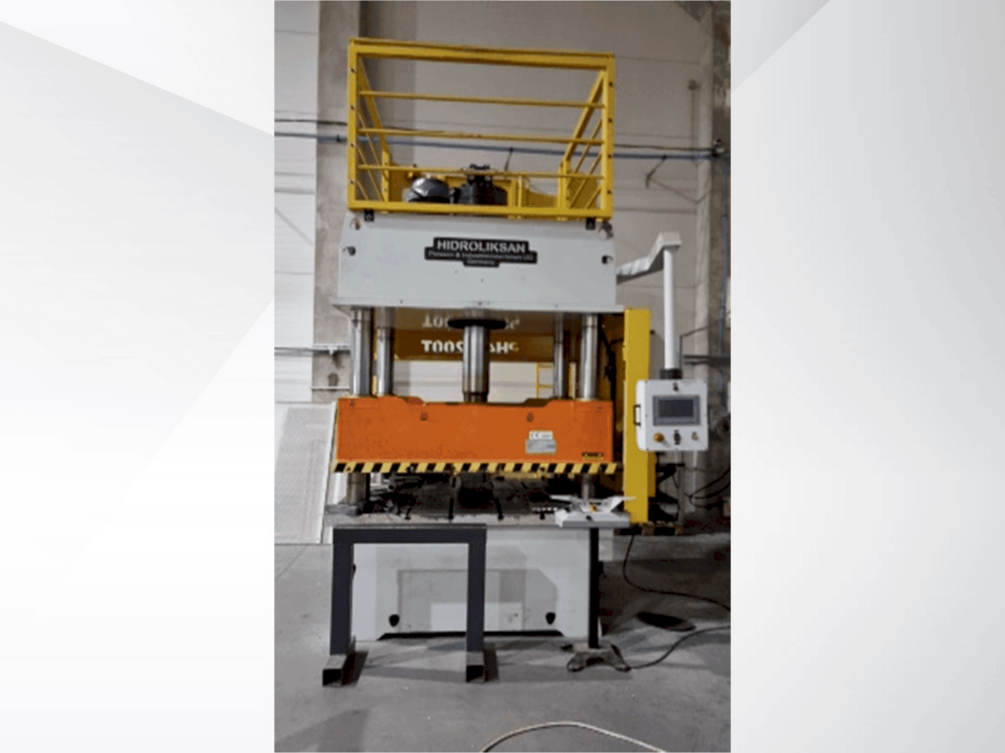 Вид станка HIDROLIKSAN PH4C 200T спереди