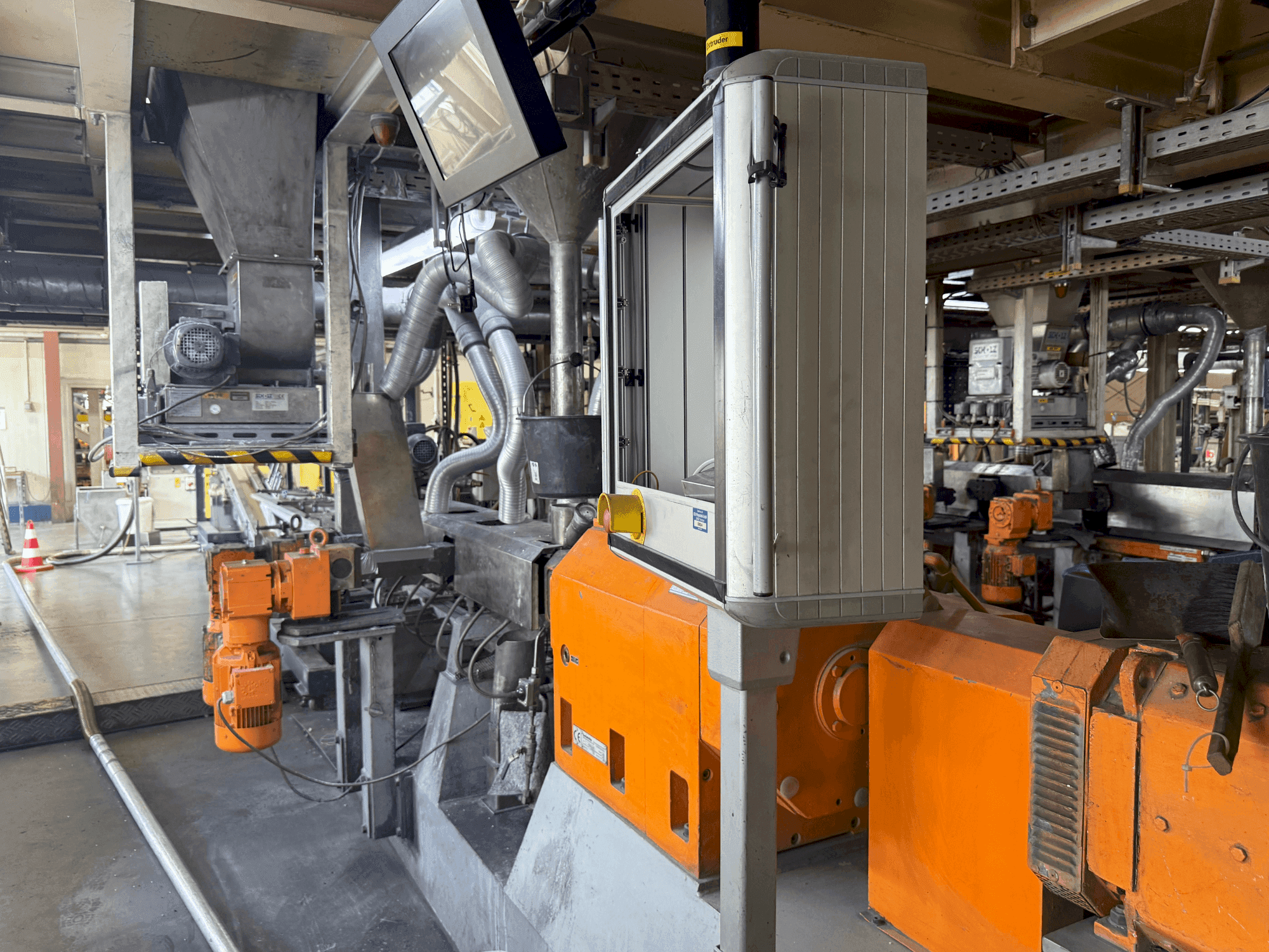 Вид станка с Leistritz ZSE 50HP-40D правой стороны