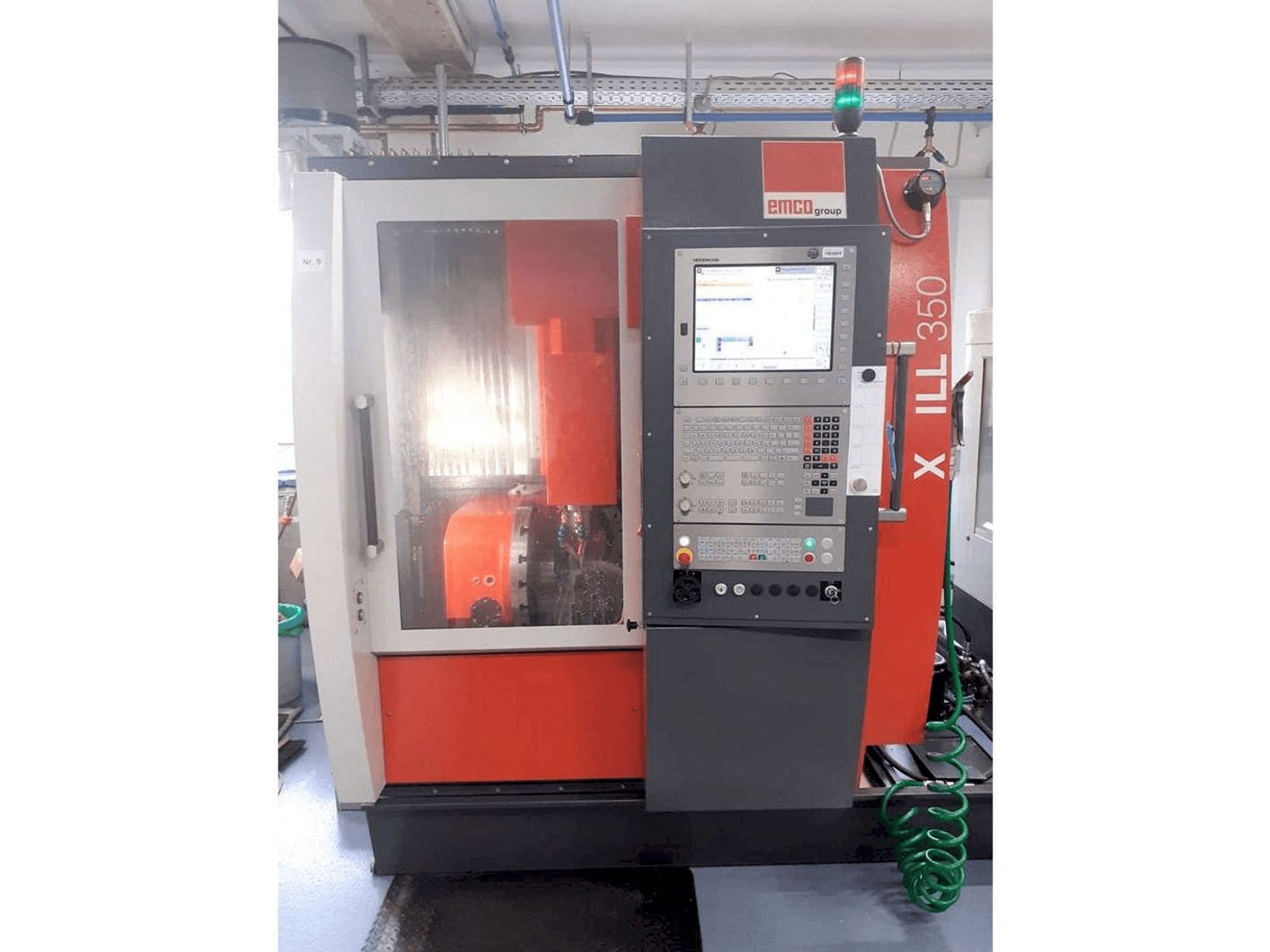 Вид станка EMCO Maxxmill 350 спереди