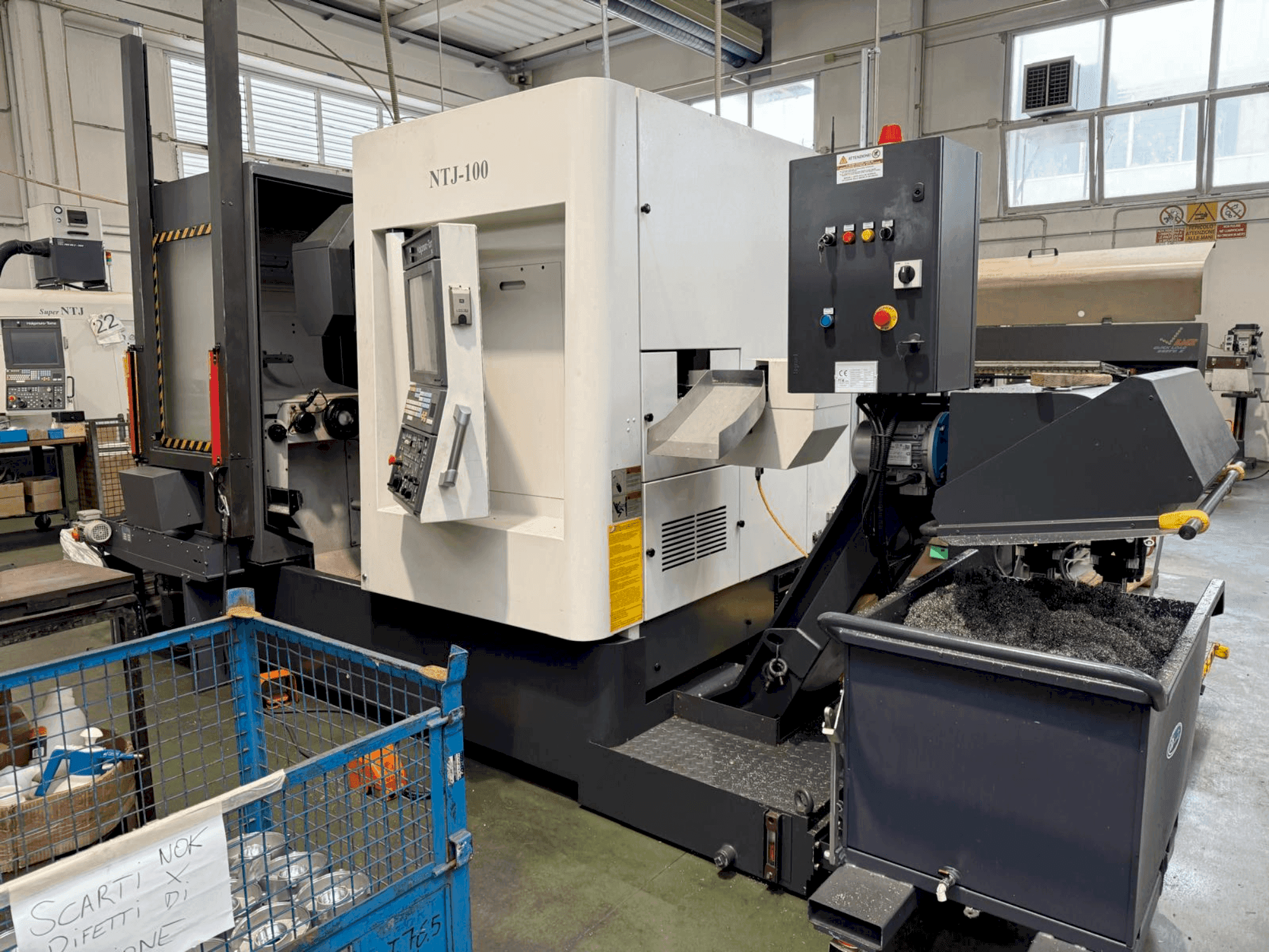 Вид станка NAKAMURA Super NTJ100 спереди
