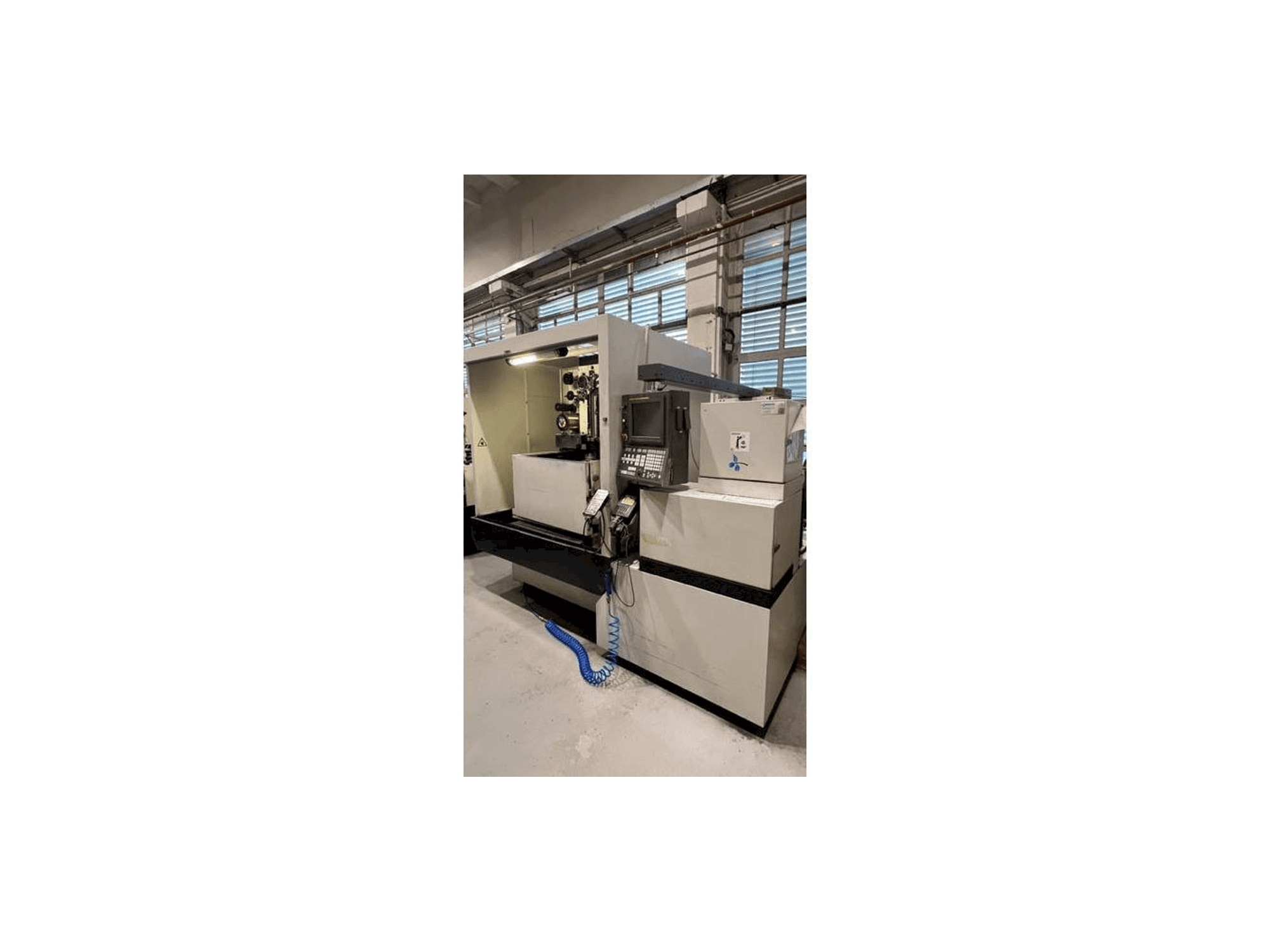 Вид станка FANUC ROBOCUT Alfa-1iC спереди