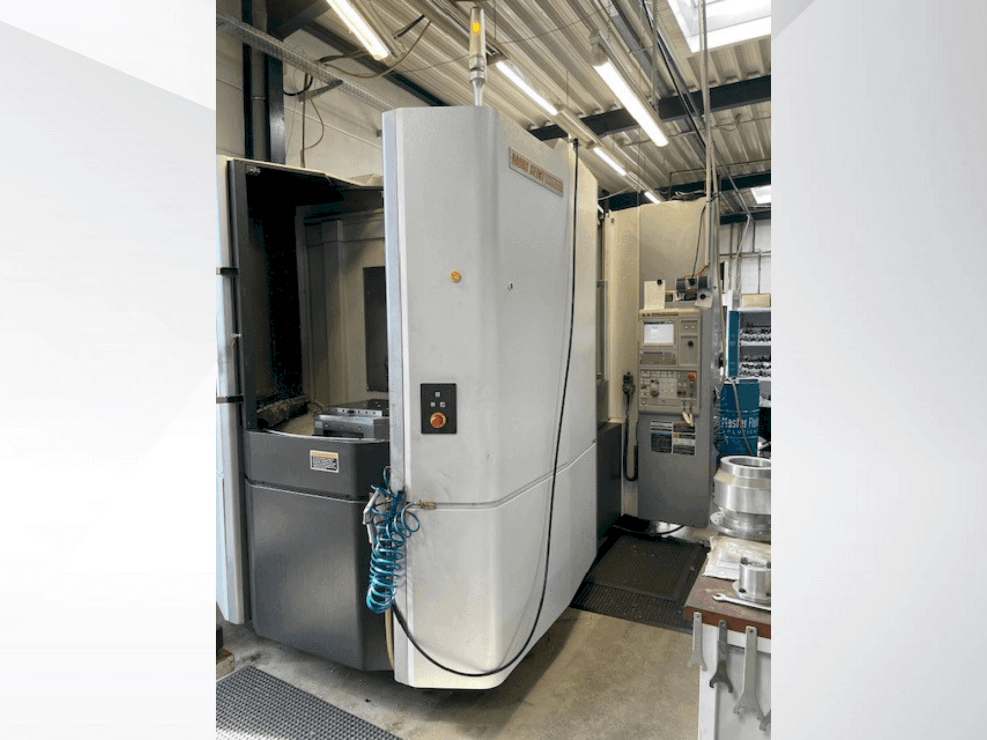 Вид станка MORI SEIKI NHX5 000 спереди