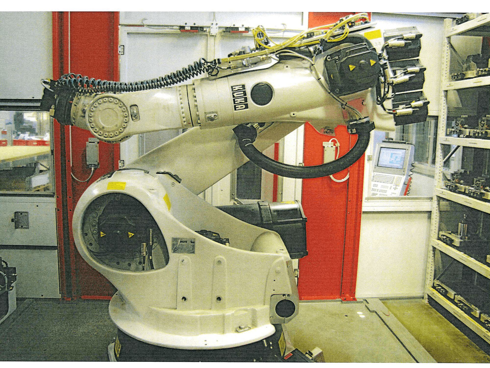 Вид станка с KUKA KR 150-2 2000 правой стороны
