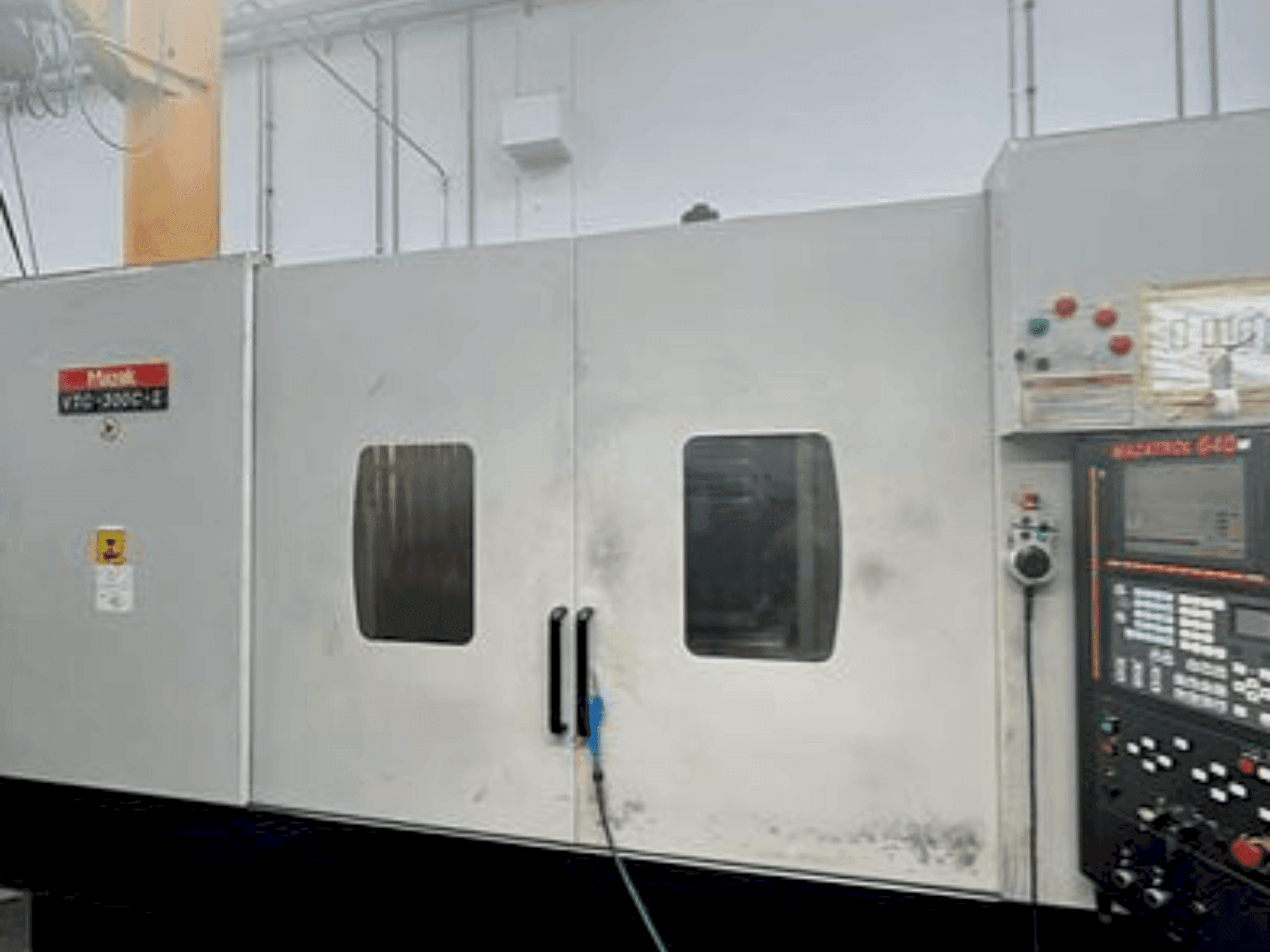 Вид станка Mazak VTC 300 (2004) спереди