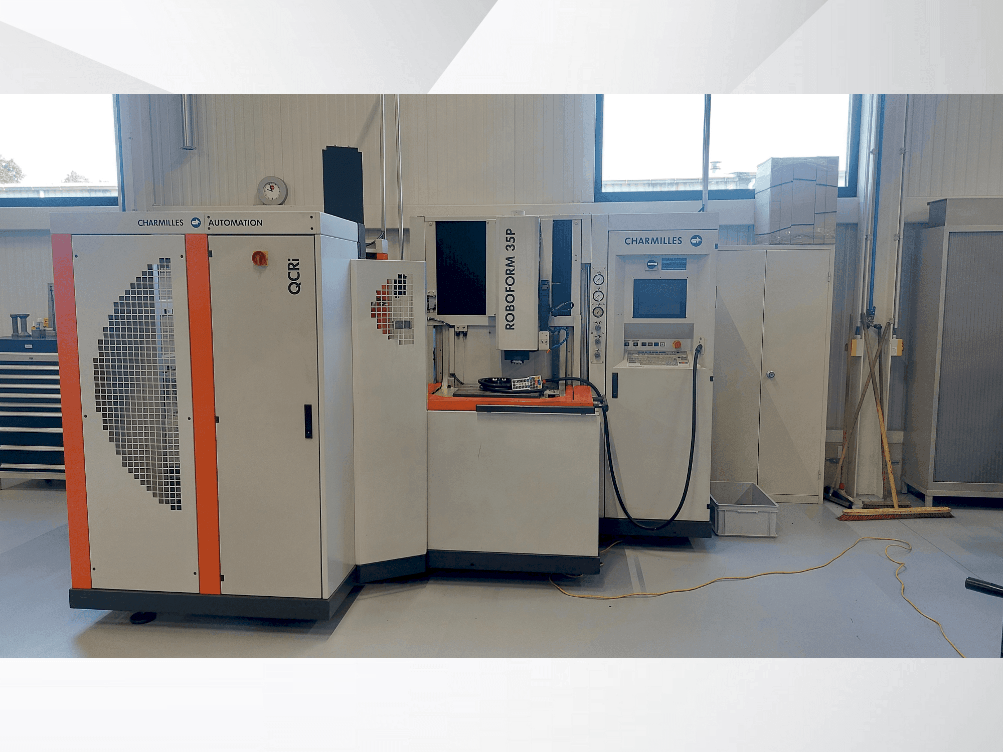 Вид станка CHARMILLES ROBOFORM 35P спереди