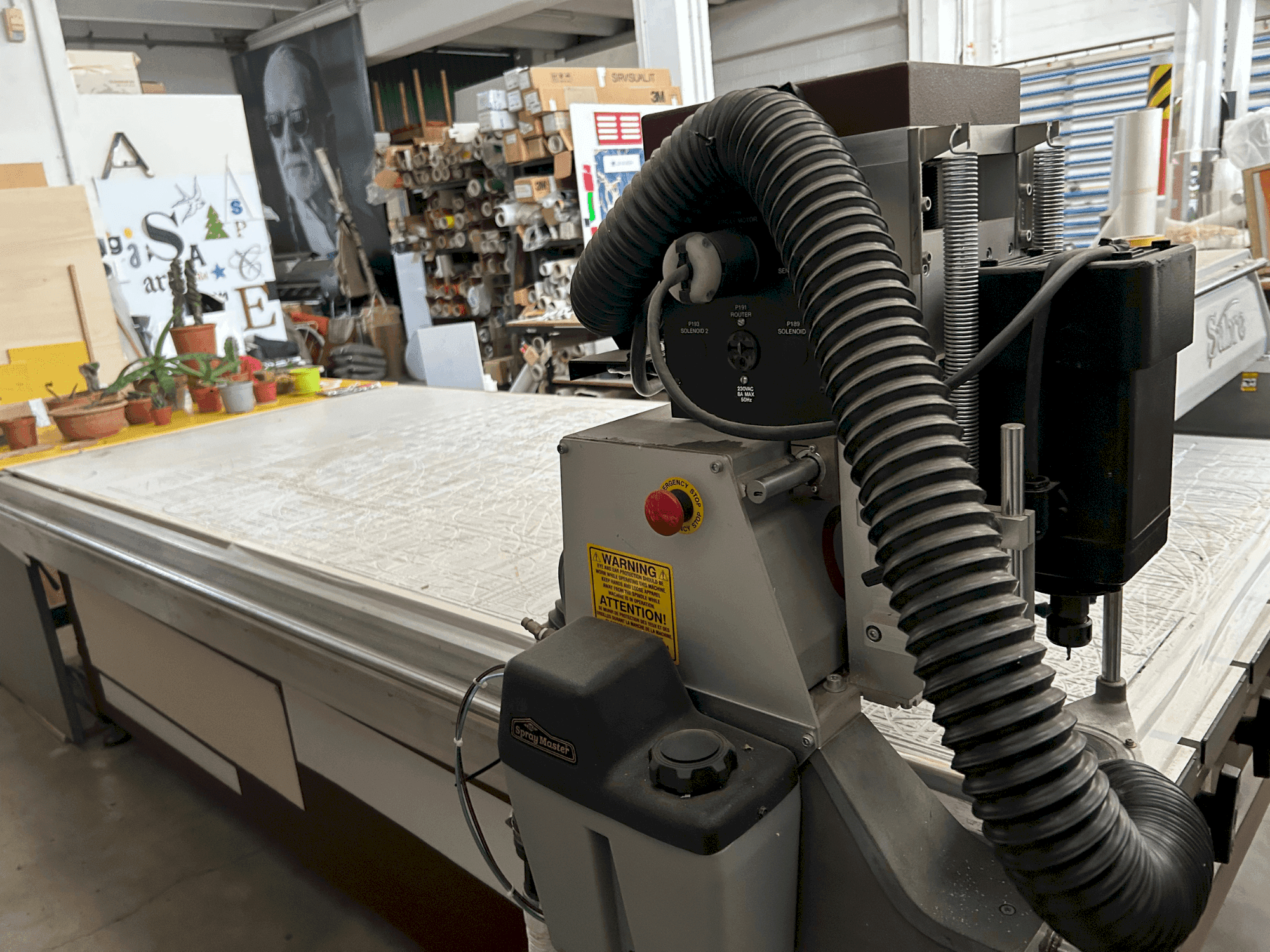 Вид станка Gerber Sabre 408 спереди