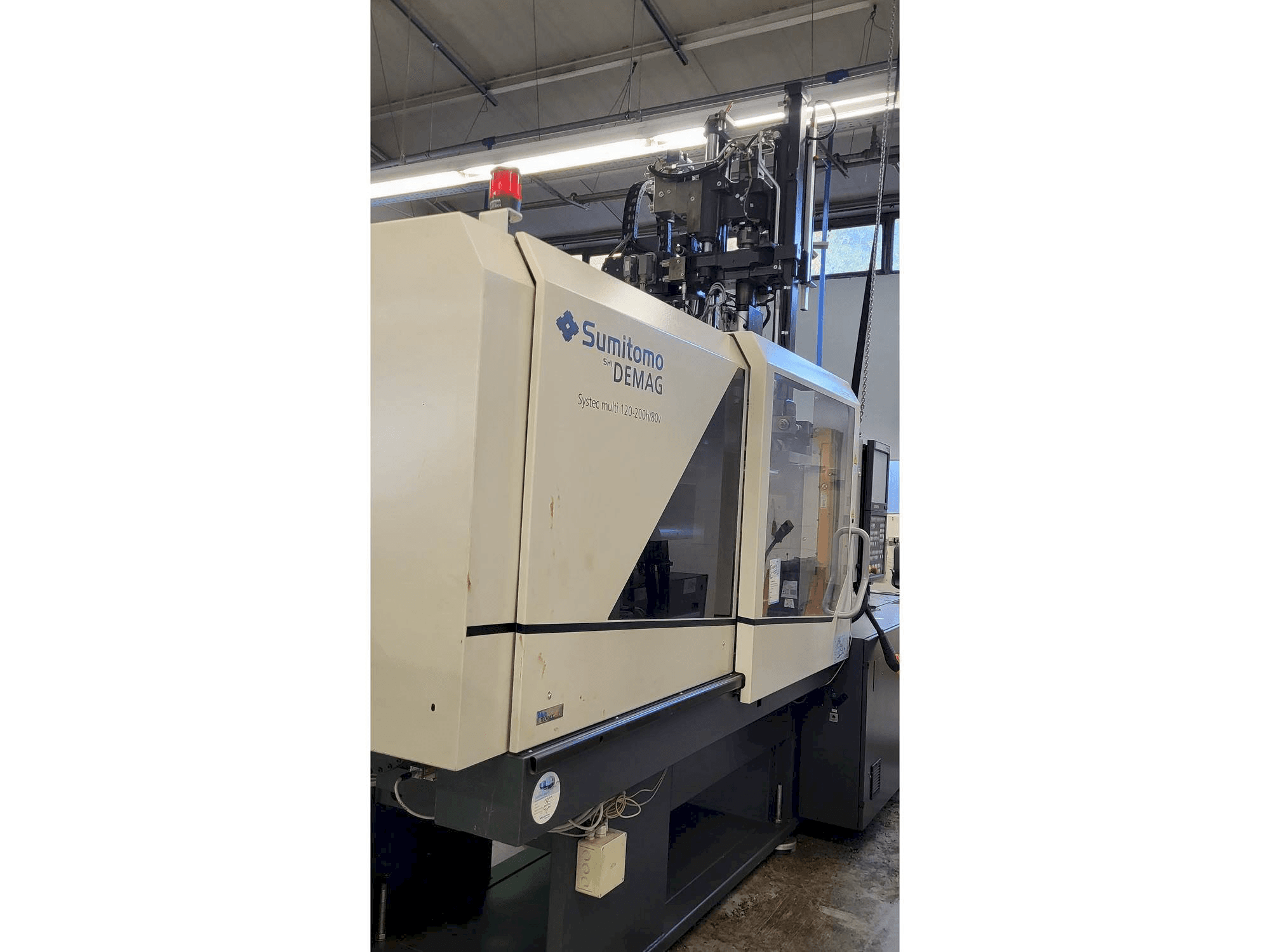 Вид станка с Sumitomo SHI DEMAG Systec Multi 120/470-200h/80V правой стороны