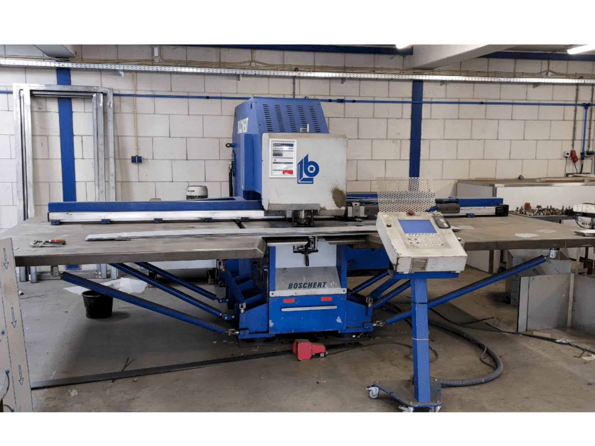 Вид станка Boschert EL 1000 CNC Z спереди