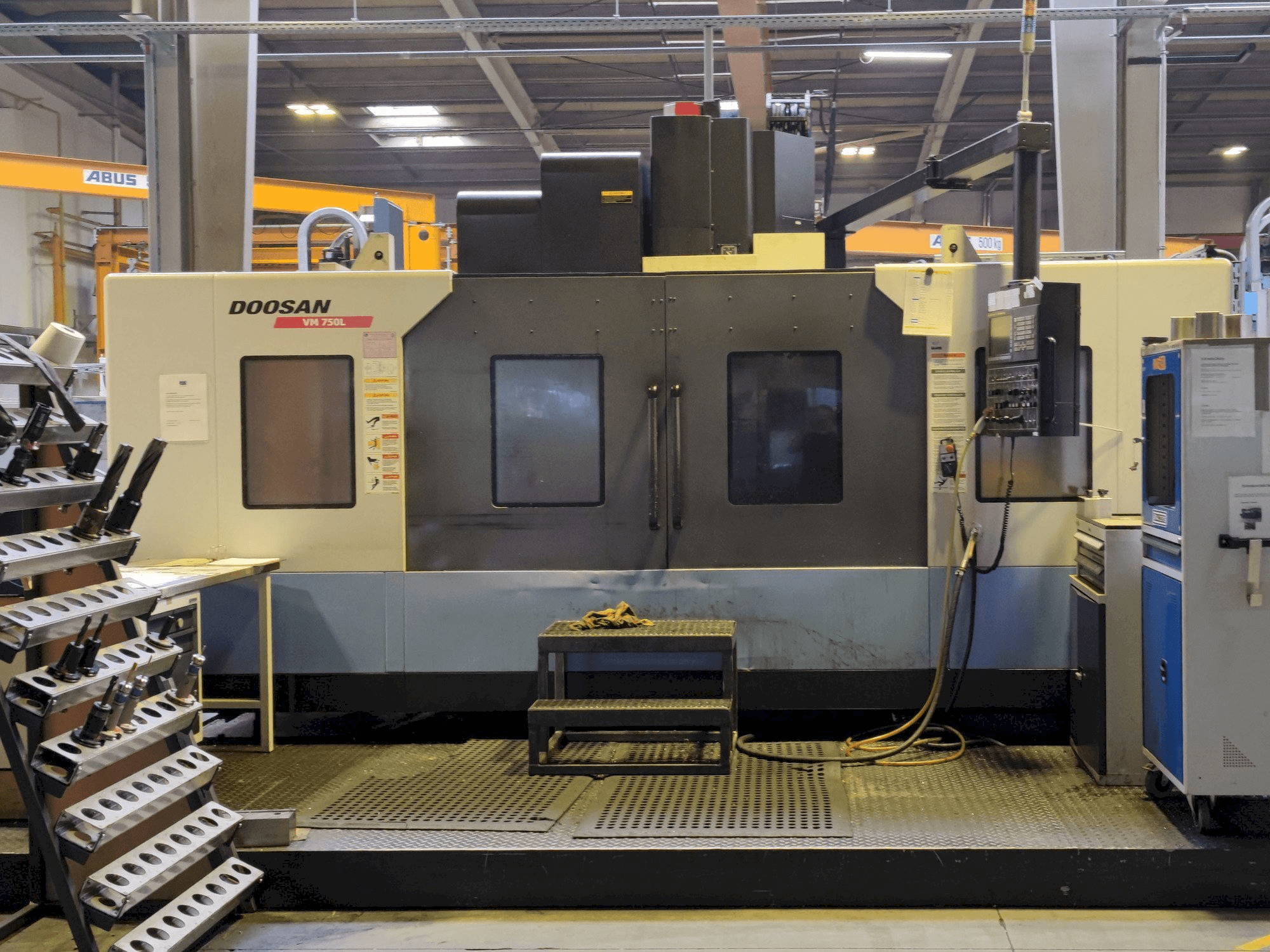 Вид станка Doosan VM 750L спереди