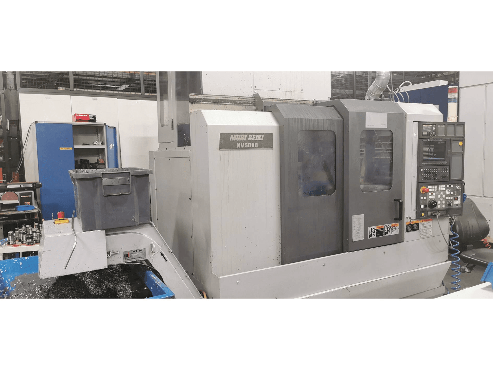 Вид станка MORI SEIKI NV 5000 спереди